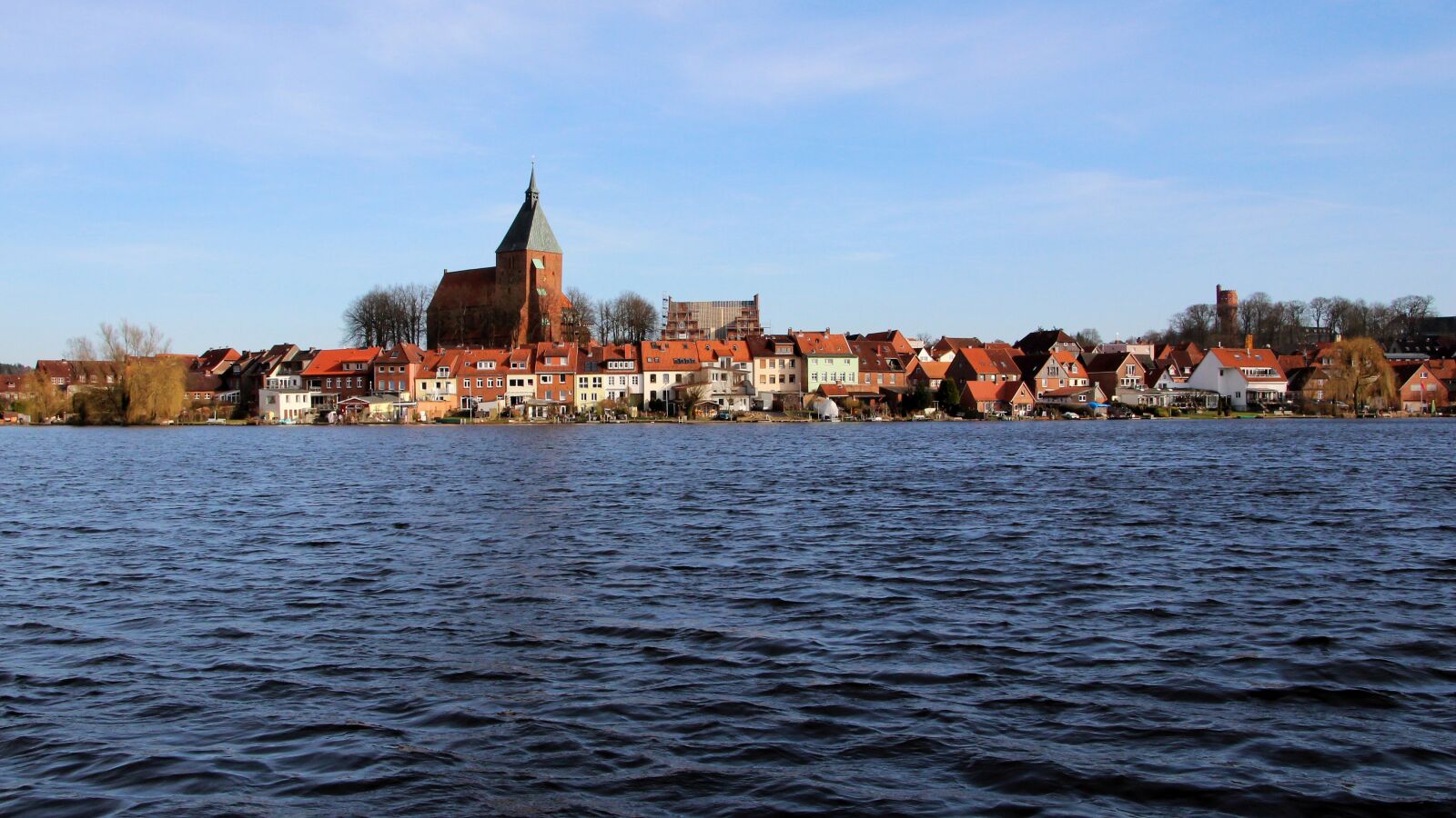 Canon EOS 600D (Rebel EOS T3i / EOS Kiss X5) sample photo. City, lake photography