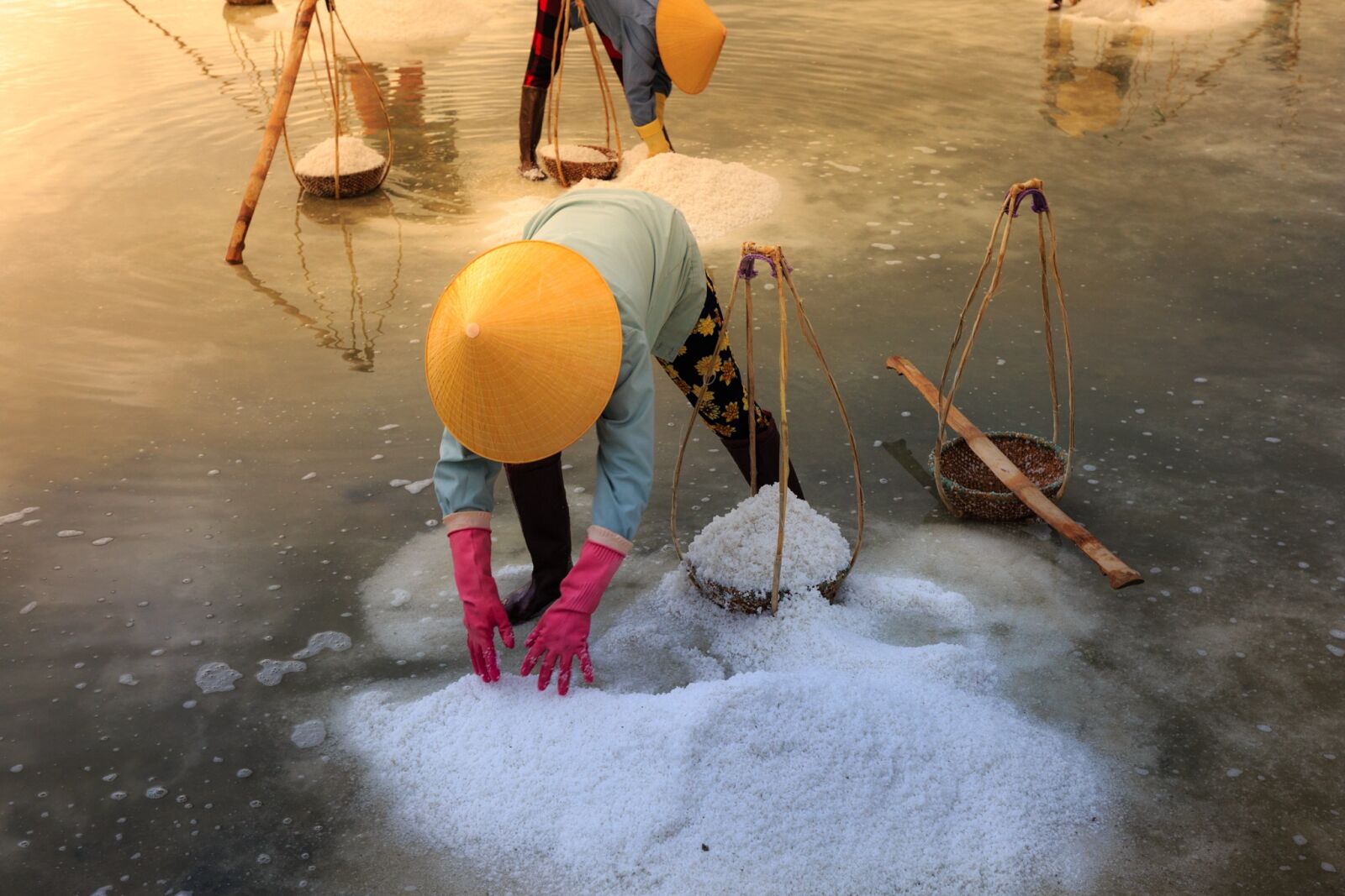 Canon EF 16-35mm F4L IS USM sample photo. Salt, hon khoi, vietnam photography