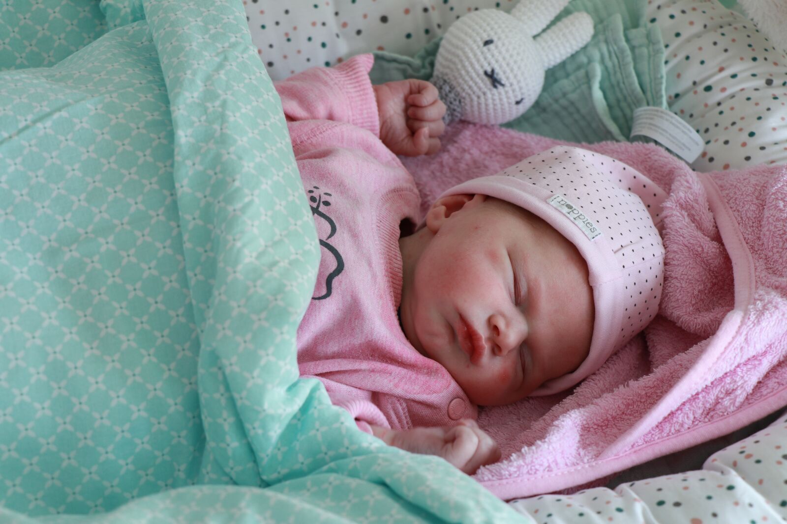 Canon EF-S 18-135mm F3.5-5.6 IS USM sample photo. Newborn, baby, girl photography