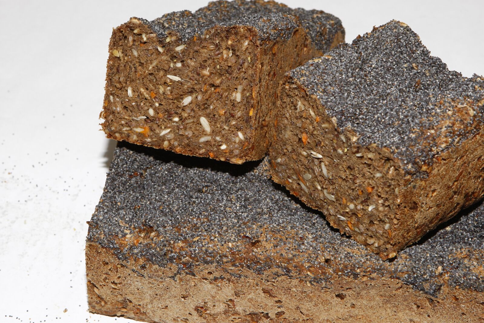 Canon EOS-1D Mark III sample photo. Rye bread, blue poppy photography