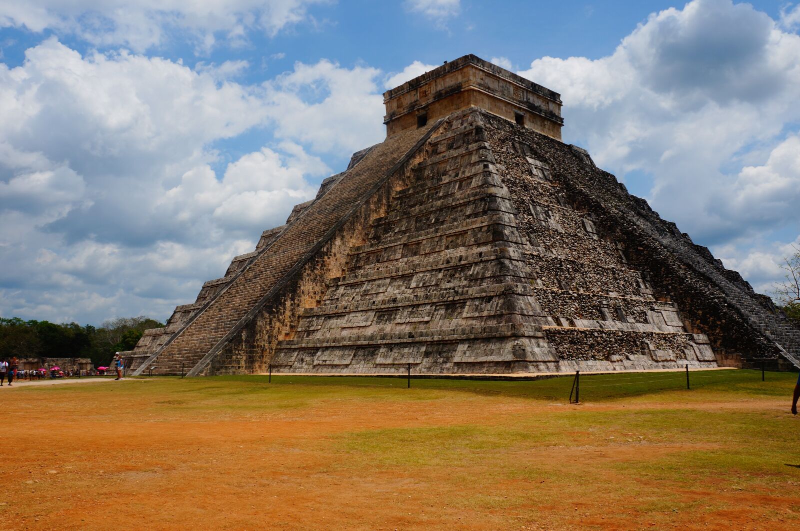 Sony Alpha NEX-5R + Sony E 18-55mm F3.5-5.6 OSS sample photo. Mexico, temple, yucatan photography
