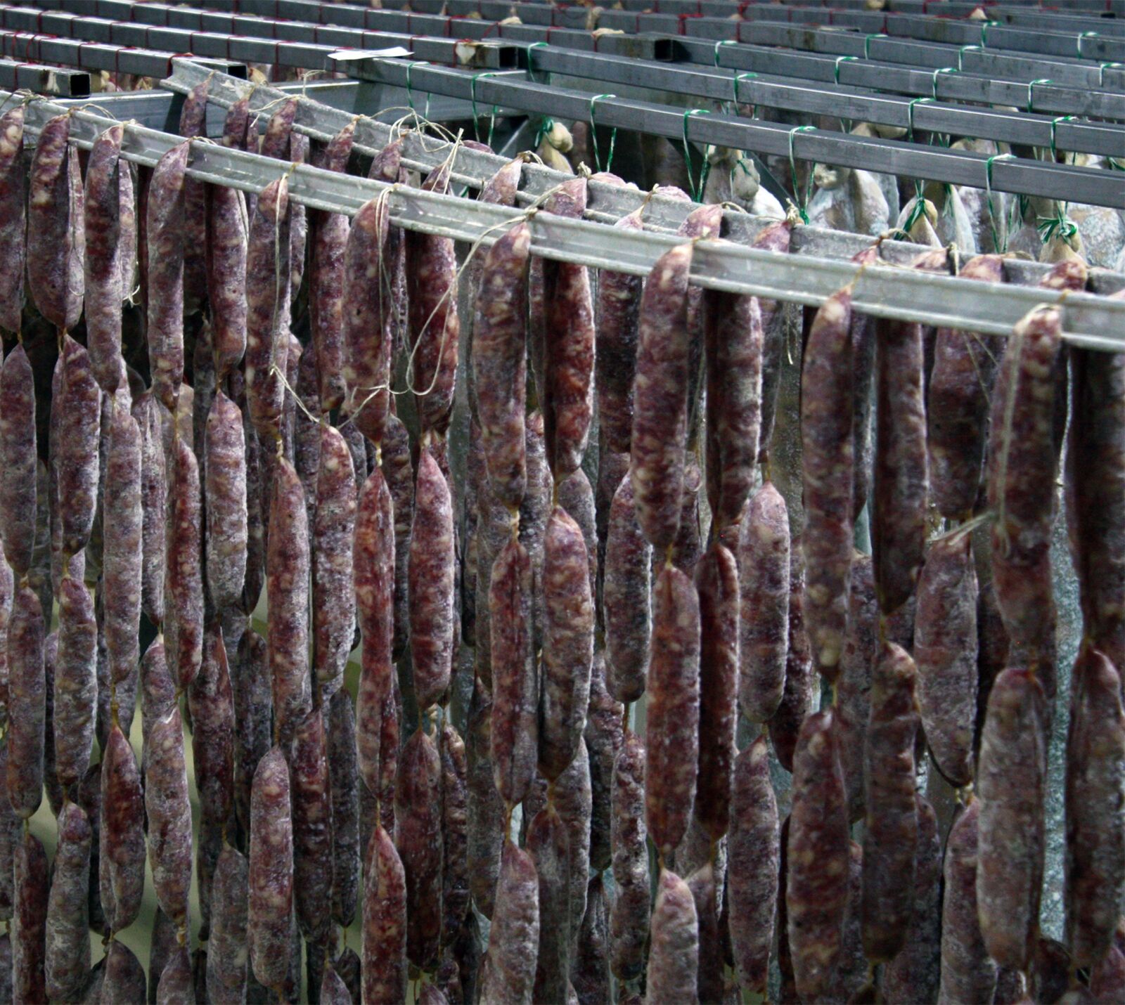 Canon EOS 450D (EOS Rebel XSi / EOS Kiss X2) sample photo. Hanging, pork, salting photography