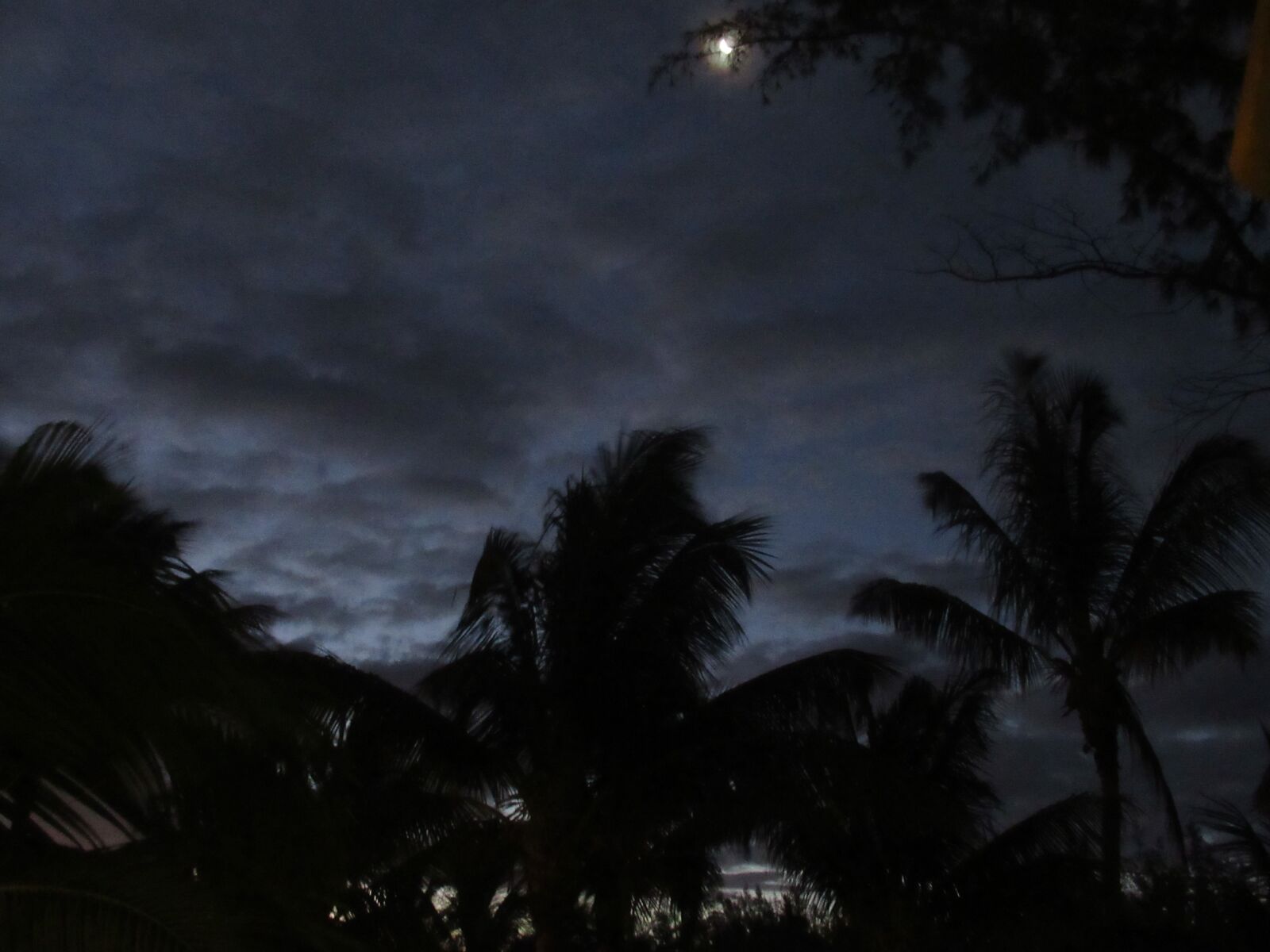Canon PowerShot SX620 HS sample photo. Mauritius, night, cloud photography