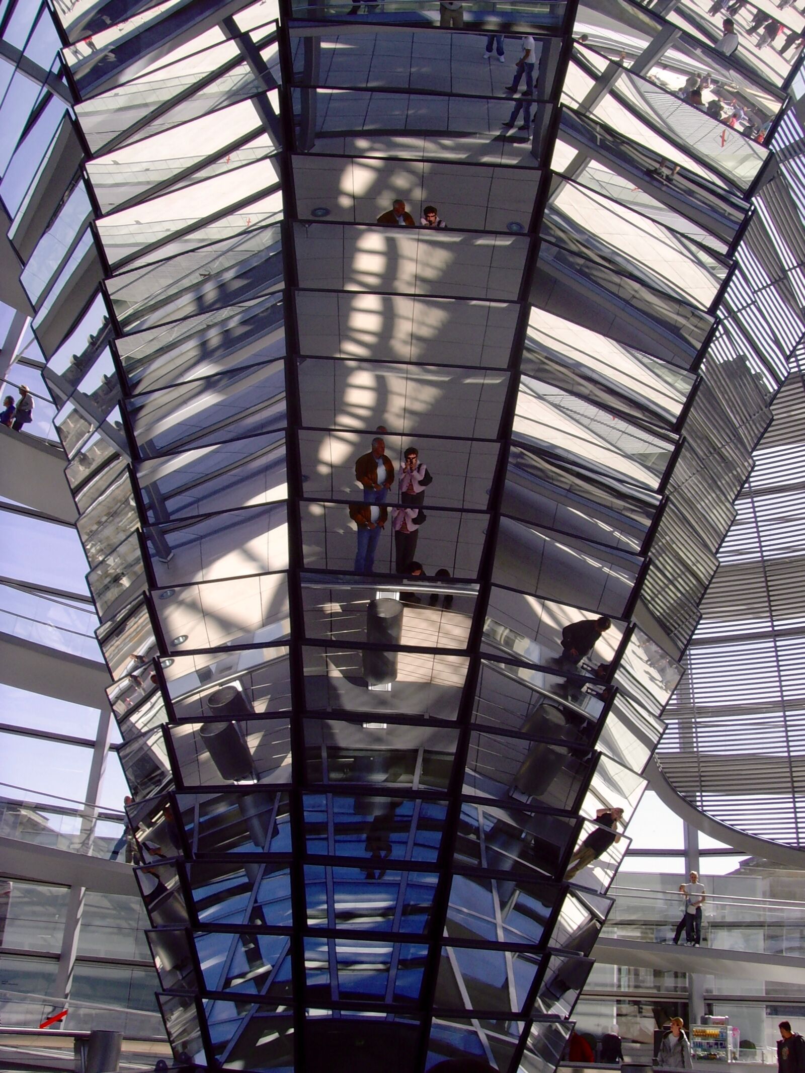 Samsung NV3,  VLUU NV3 sample photo. Berlin, reichstag, dome photography