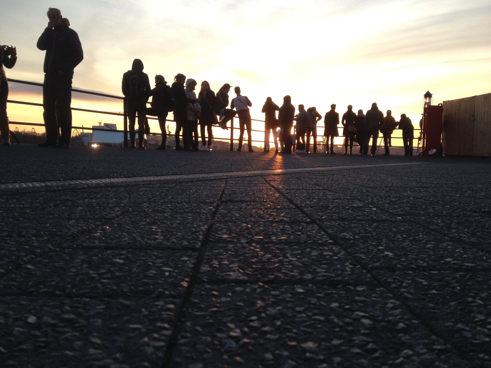 iPhone 4S back camera 4.28mm f/2.4 sample photo. Sunset, young, people, enjoy photography