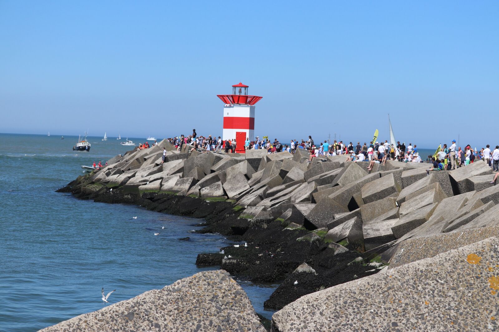 Canon EF-S 55-250mm F4-5.6 IS STM sample photo. Scheveningen, beach, bay photography