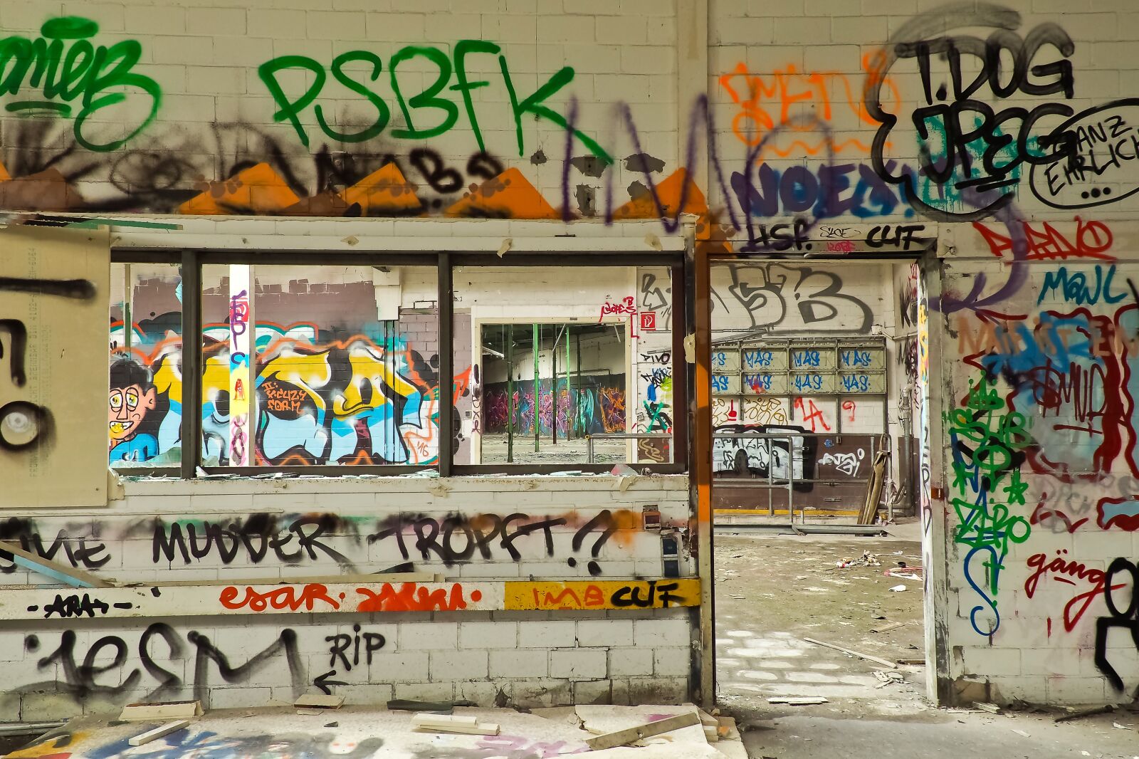 Olympus OM-D E-M10 sample photo. Lost places, rooms, abandoned photography