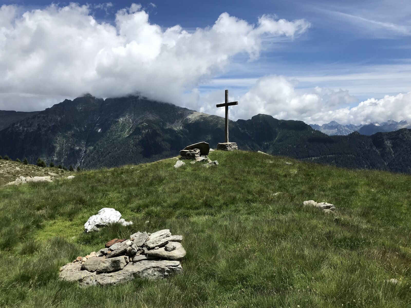 iPhone 7 back camera 3.99mm f/1.8 sample photo. Towards landarenca, alpe di photography
