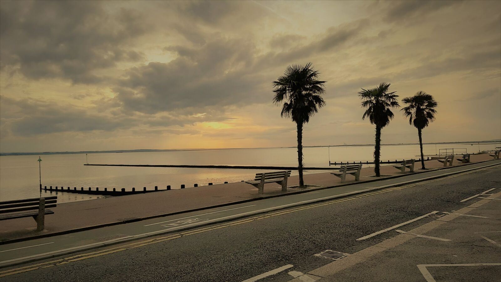 Samsung Galaxy A50 sample photo. Southend-on-sea, beach, seaside photography