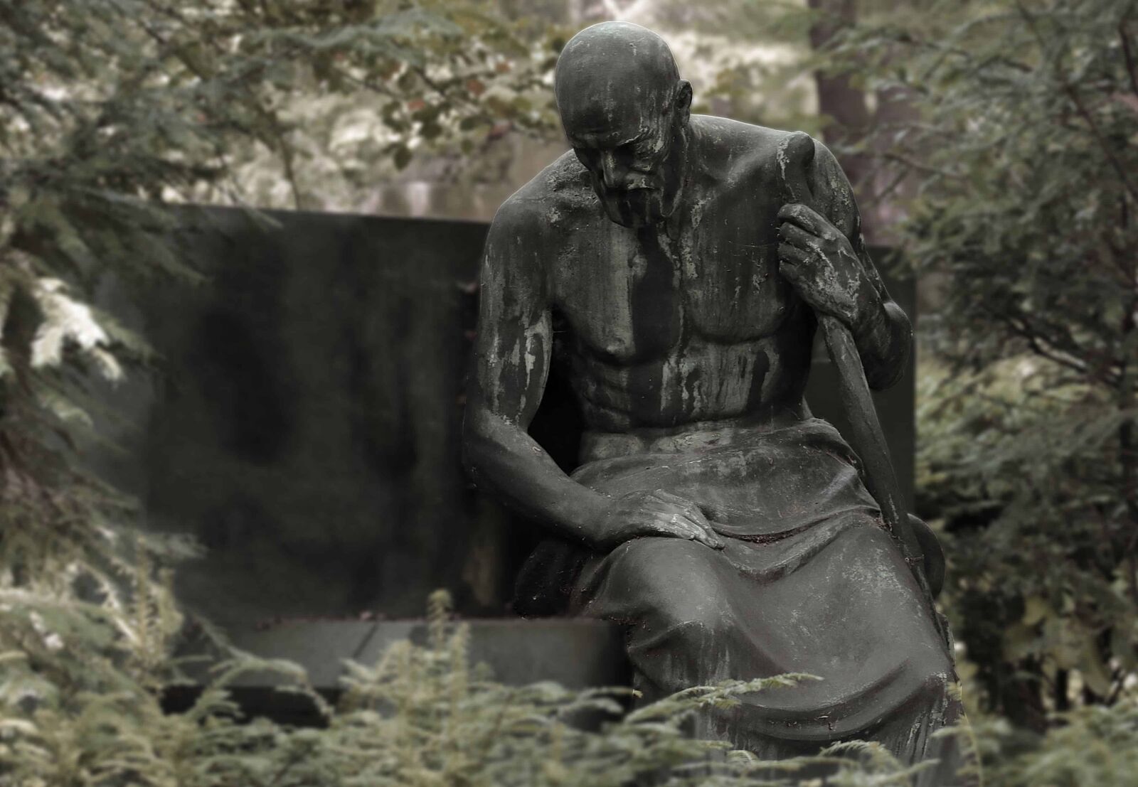 Canon EOS 80D sample photo. Sculpture, statue, man, grass photography