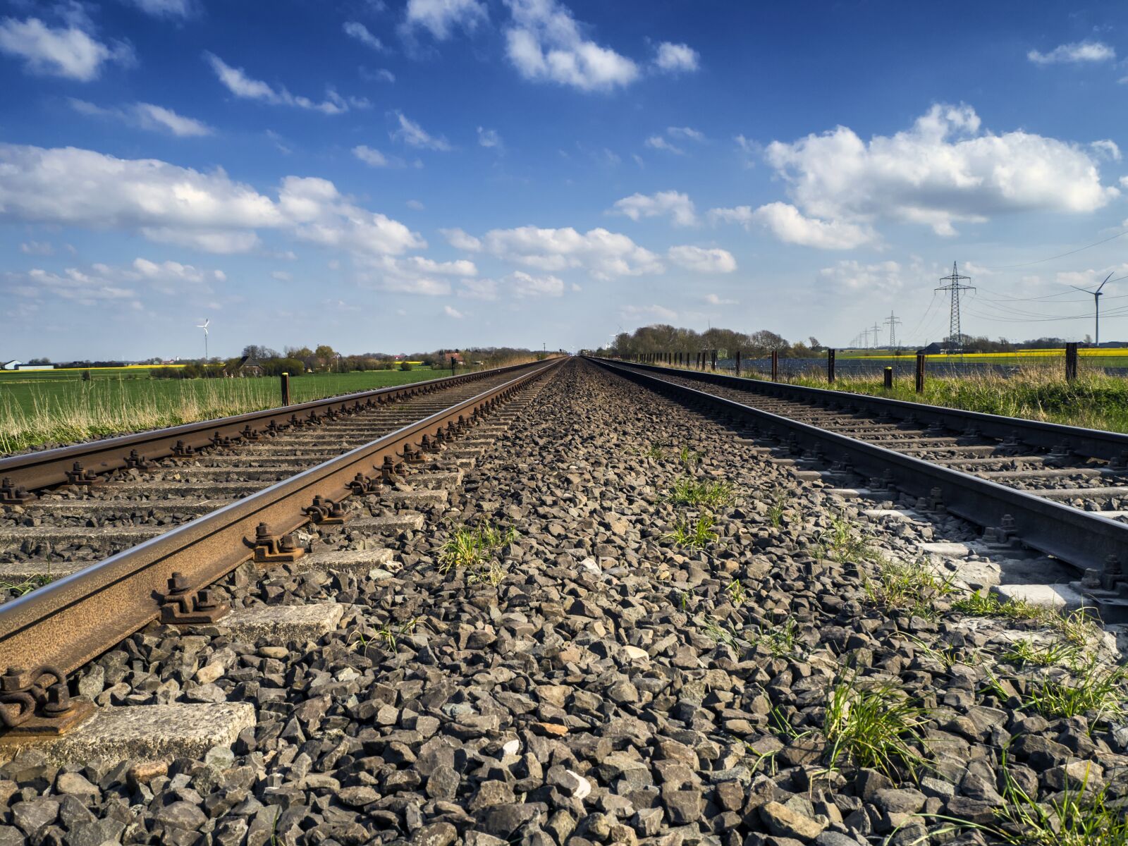 Olympus OM-D E-M10 sample photo. Rails, gleise, railway tracks photography