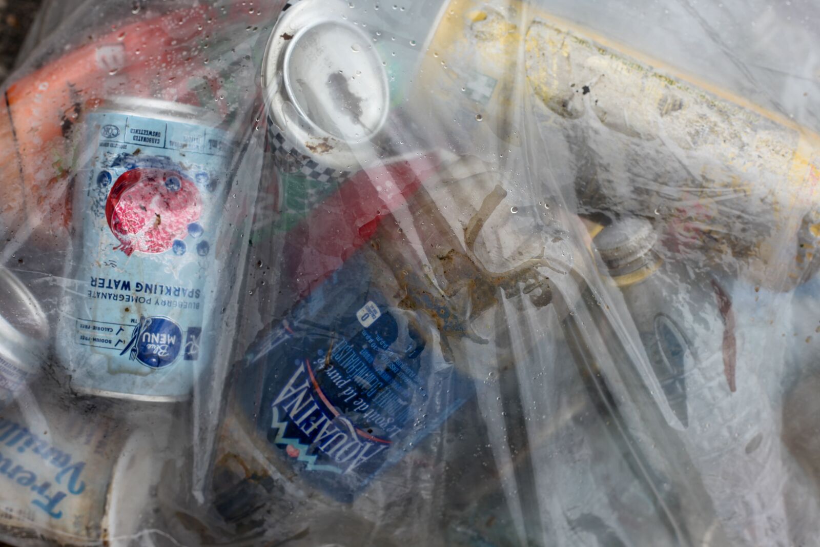 Canon EOS 5D Mark II sample photo. Garbage, plastic, beach photography
