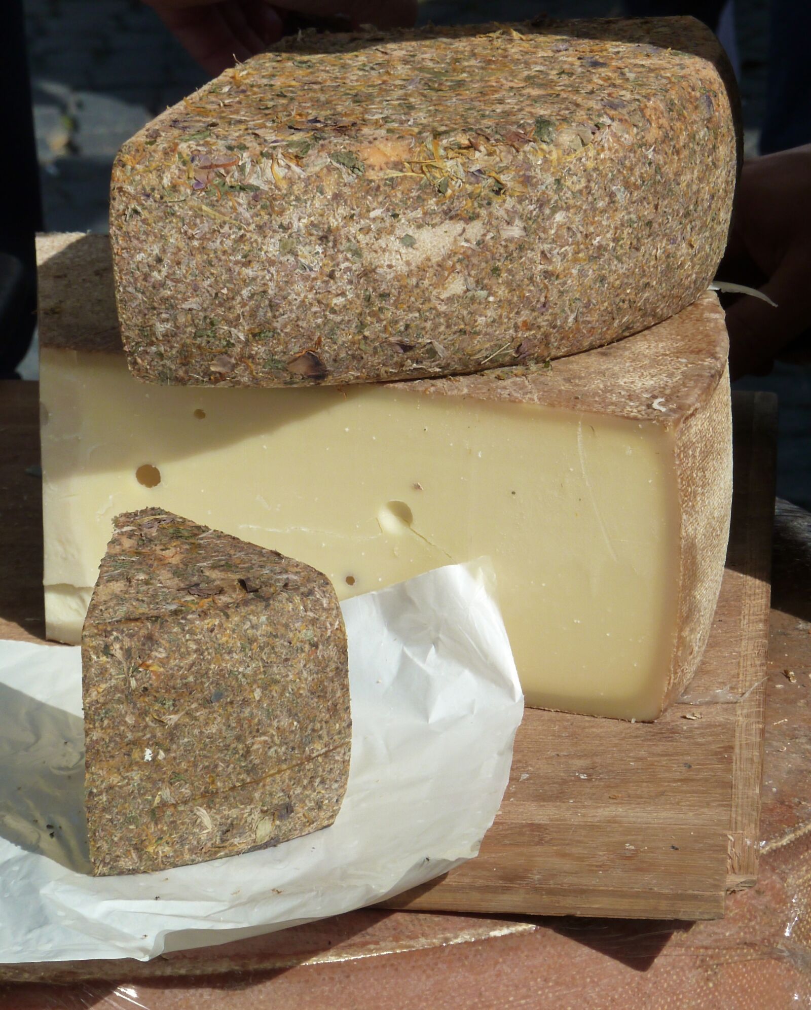 Panasonic DMC-TZ7 sample photo. Cheese, mountain cheese, milk photography