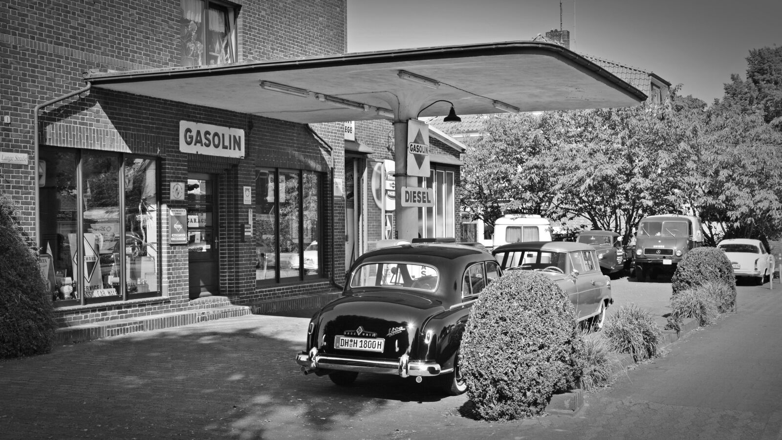Nikon D5200 sample photo. Petrol stations, oldtimer, old photography