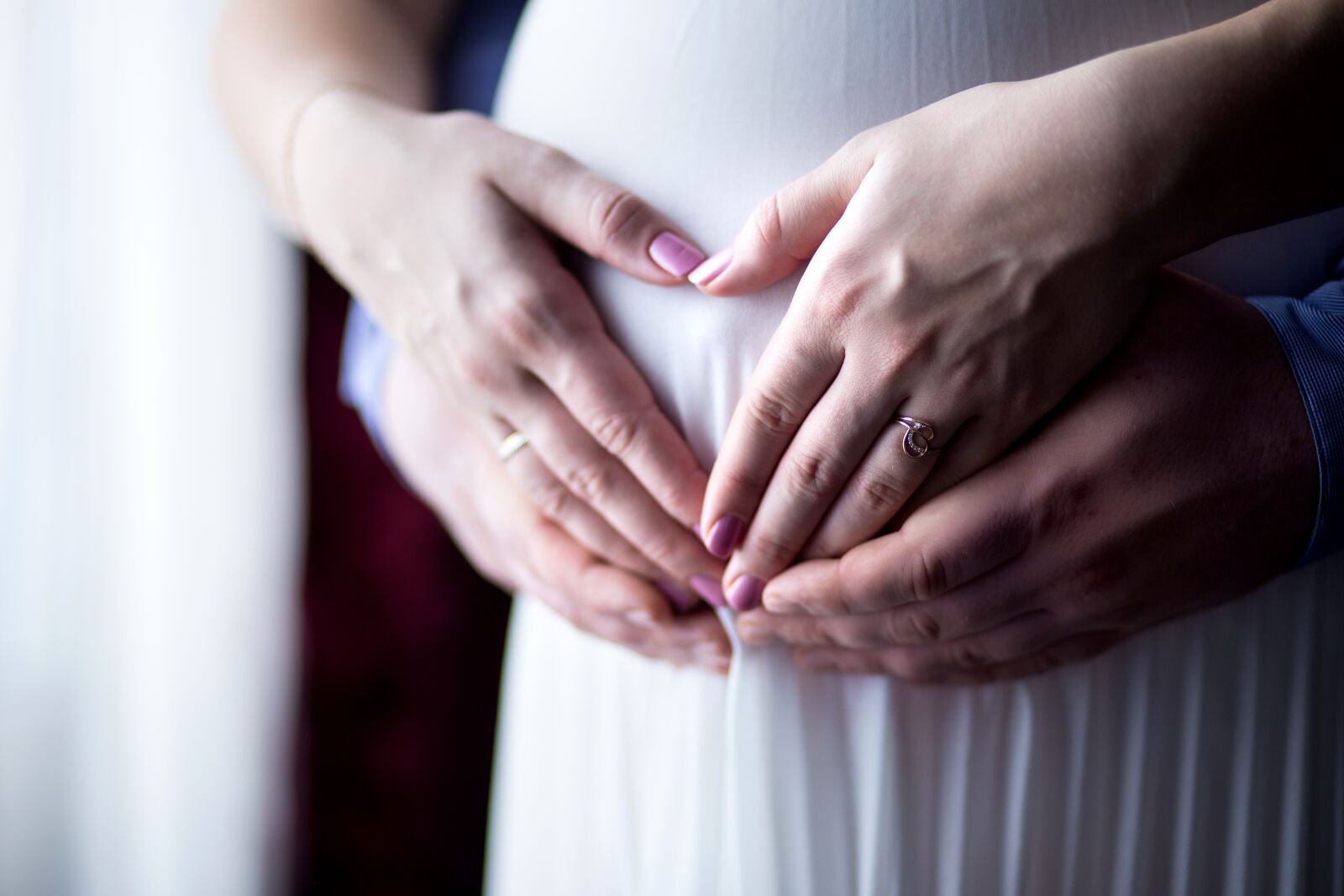 Canon EF 85mm F1.8 USM sample photo. Pregnancy, tum, valentine photography
