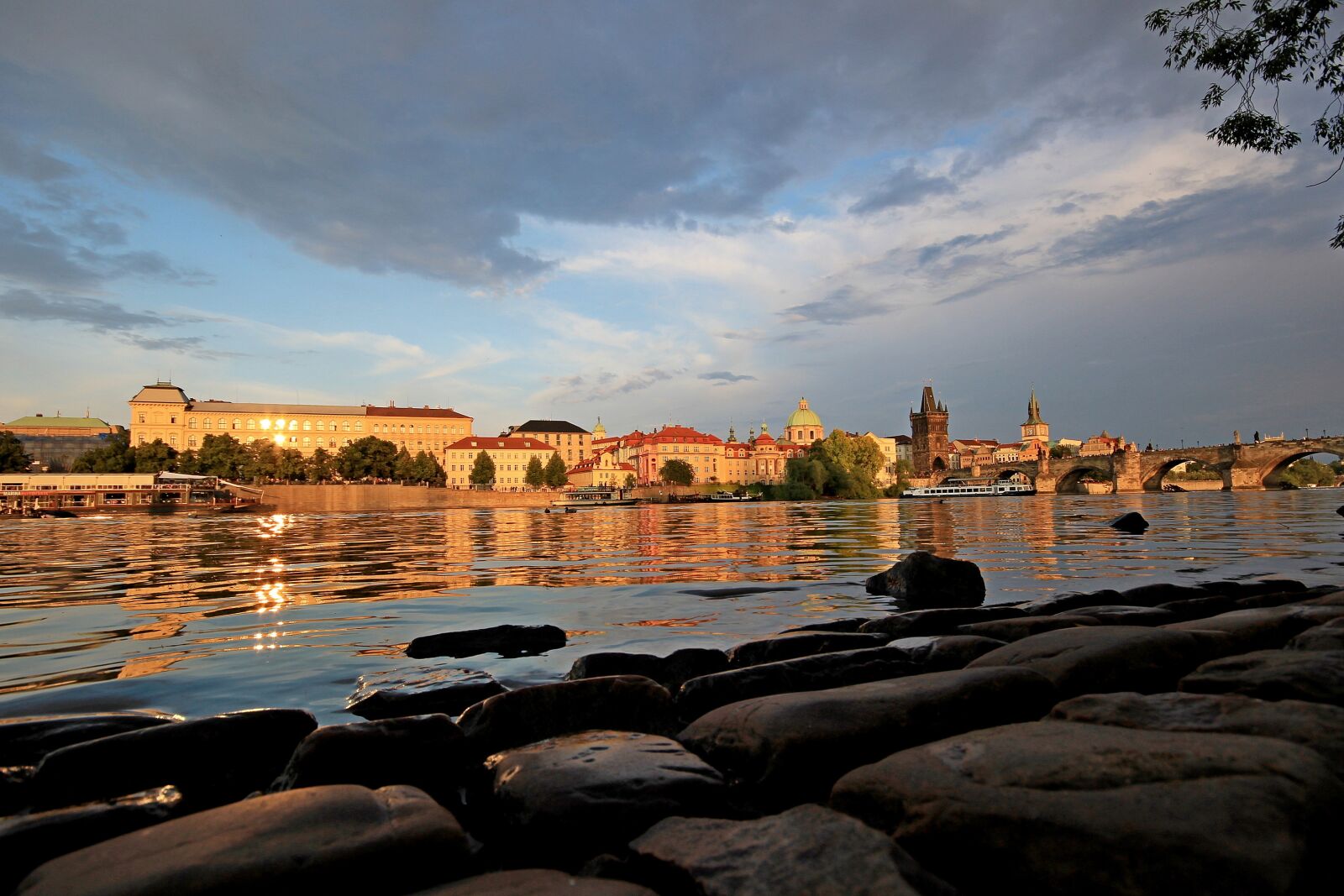 Canon EOS 600D (Rebel EOS T3i / EOS Kiss X5) sample photo. Czech republic, praha, architecture photography