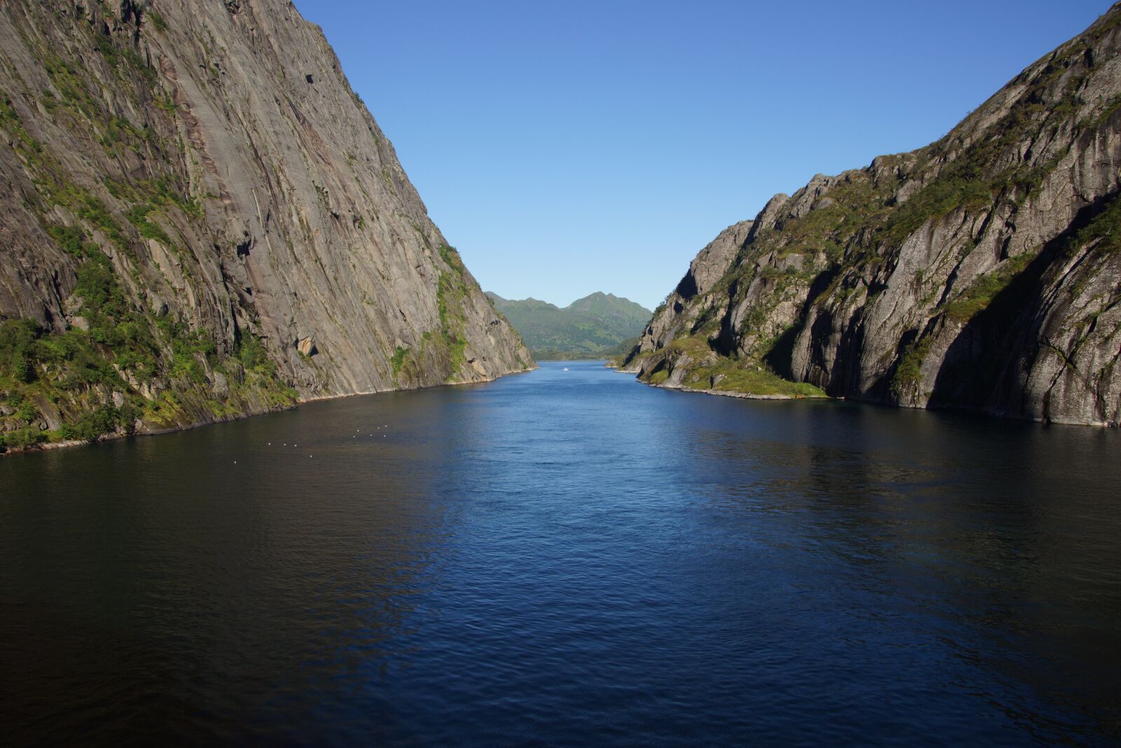 Sony SLT-A65 (SLT-A65V) + DT 18-270mm F3.5-6.3 sample photo. Troll fjord, nimbly route photography