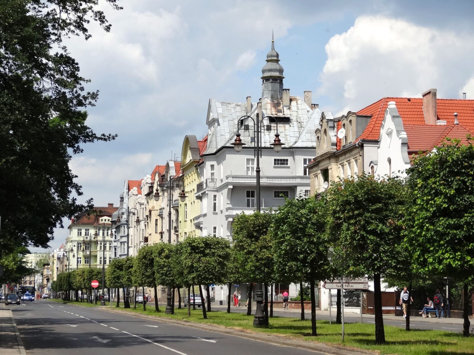 Sony Cyber-shot DSC-HX20V sample photo. Mickiewicza street, bydgoszcz, building photography