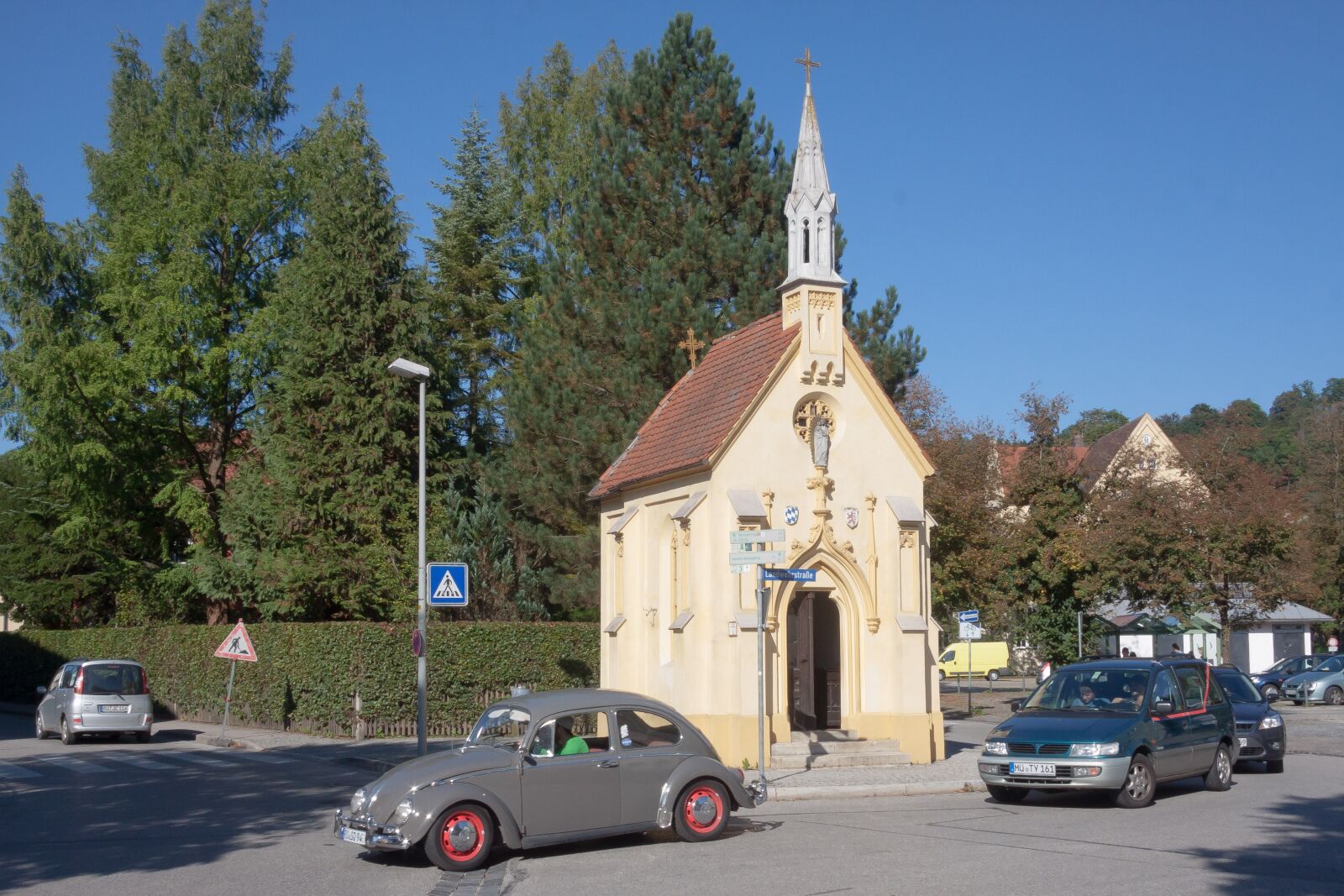 Canon EF-S 17-85mm F4-5.6 IS USM sample photo. Chapel, vw, vw beetle photography