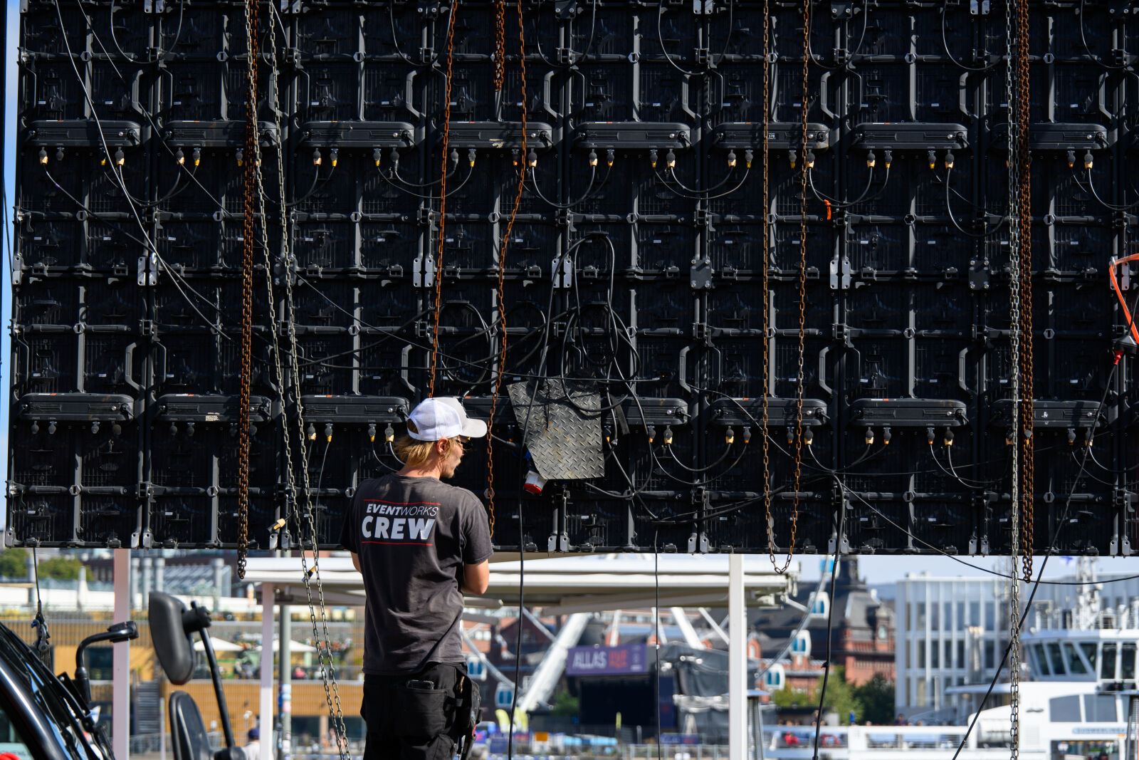 Nikon Z8 sample photo. Installation worker photography