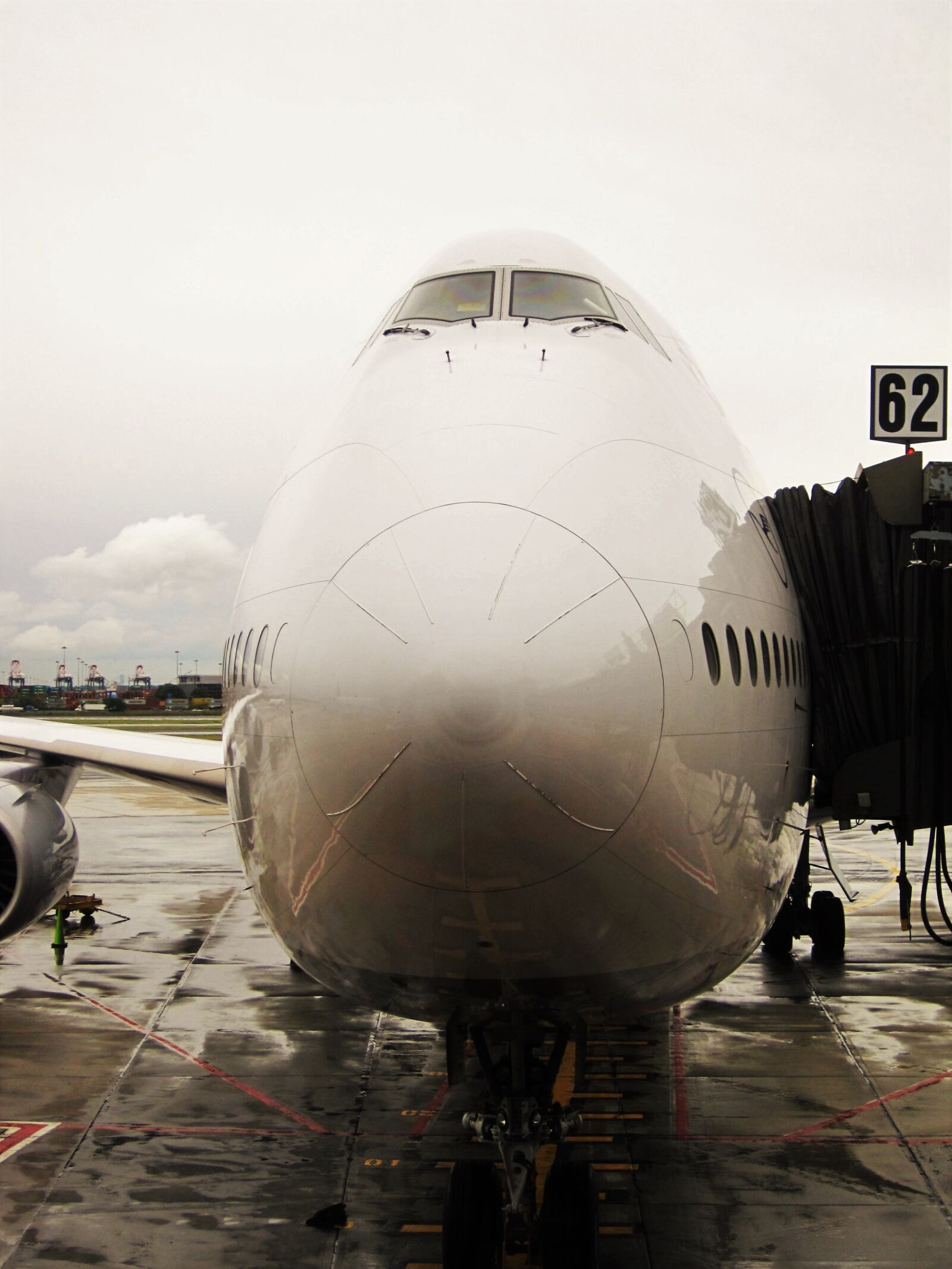 Canon PowerShot SD1200 IS (Digital IXUS 95 IS / IXY Digital 110 IS) sample photo. Jumbo jet, docked, lufthansa photography