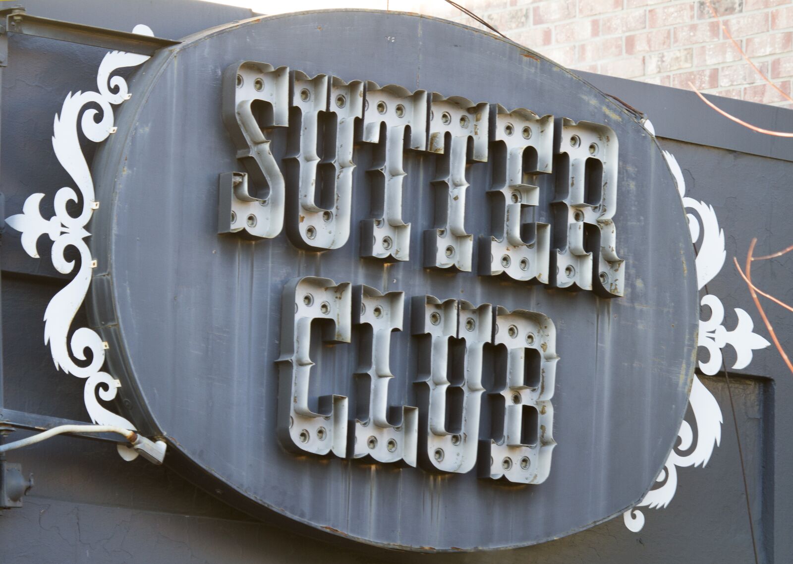 Canon EF 100-400mm F4.5-5.6L IS USM sample photo. Saloon, sign, sutter club photography