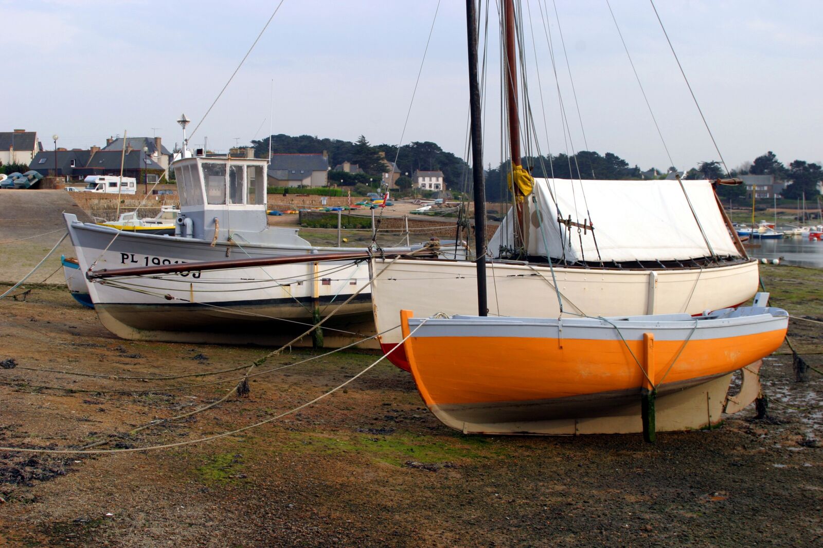 Canon EOS 10D sample photo. Low tide, brittany, boat photography