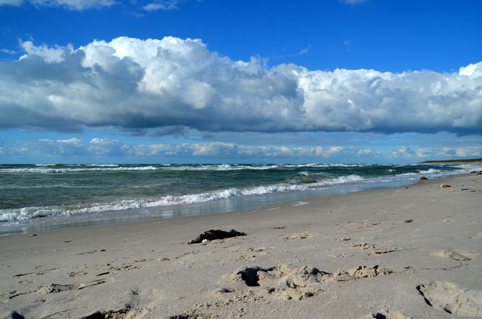 Nikon D5100 sample photo. Sea, clouds, beach photography