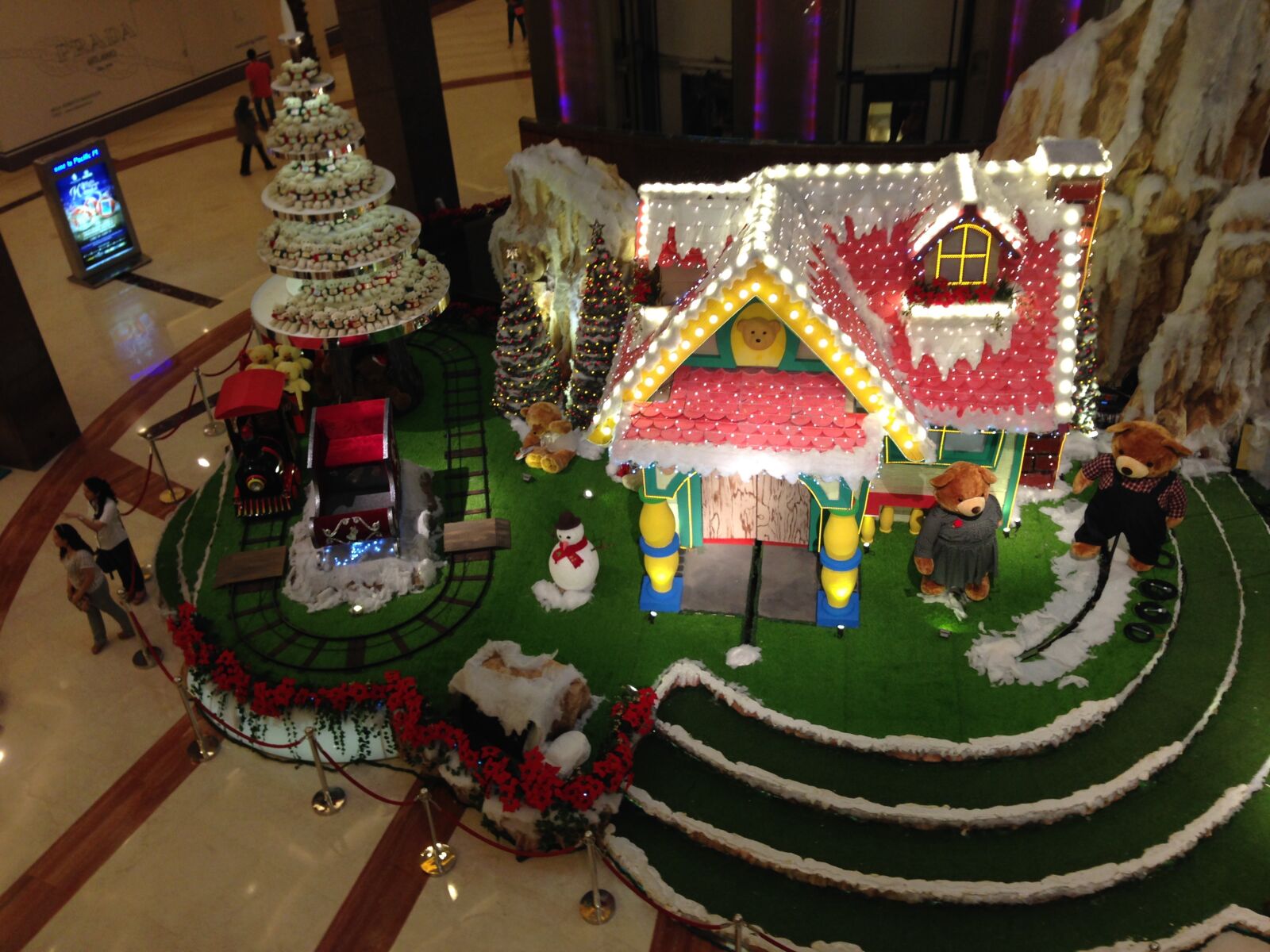 iPhone 5 back camera 4.12mm f/2.4 sample photo. Christmas, decoration, xmas photography