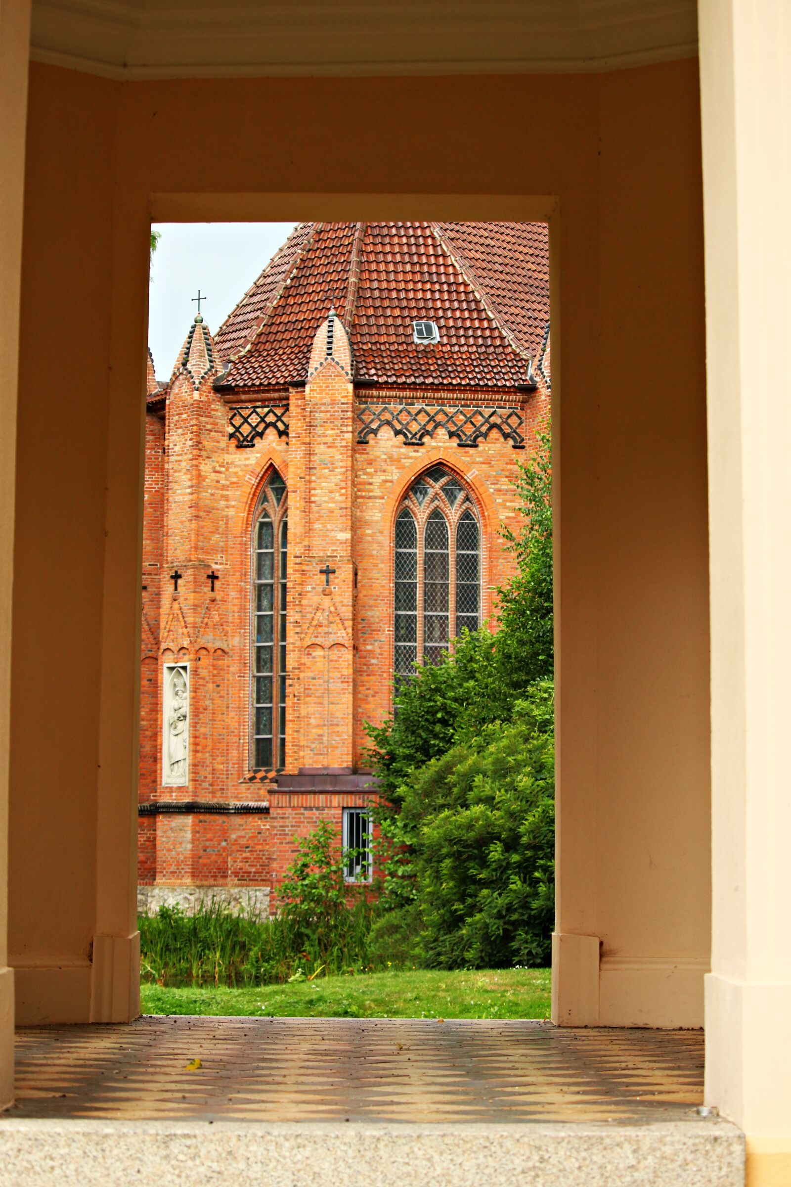 Canon EOS 100D (EOS Rebel SL1 / EOS Kiss X7) sample photo. Bell tower, building, tower photography