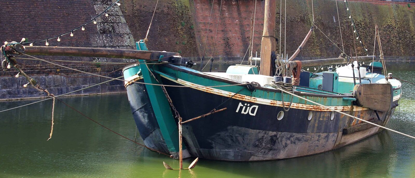 Canon EOS 550D (EOS Rebel T2i / EOS Kiss X4) sample photo. Ship, water, rope, anchor photography