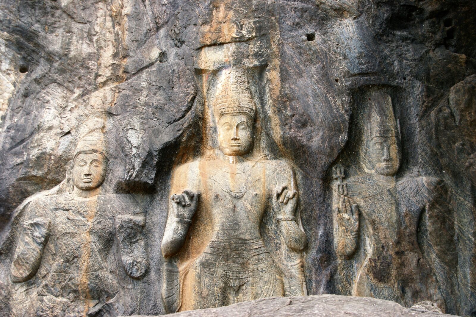 Sony Alpha DSLR-A350 sample photo. Buddha, stone, sri lanka photography