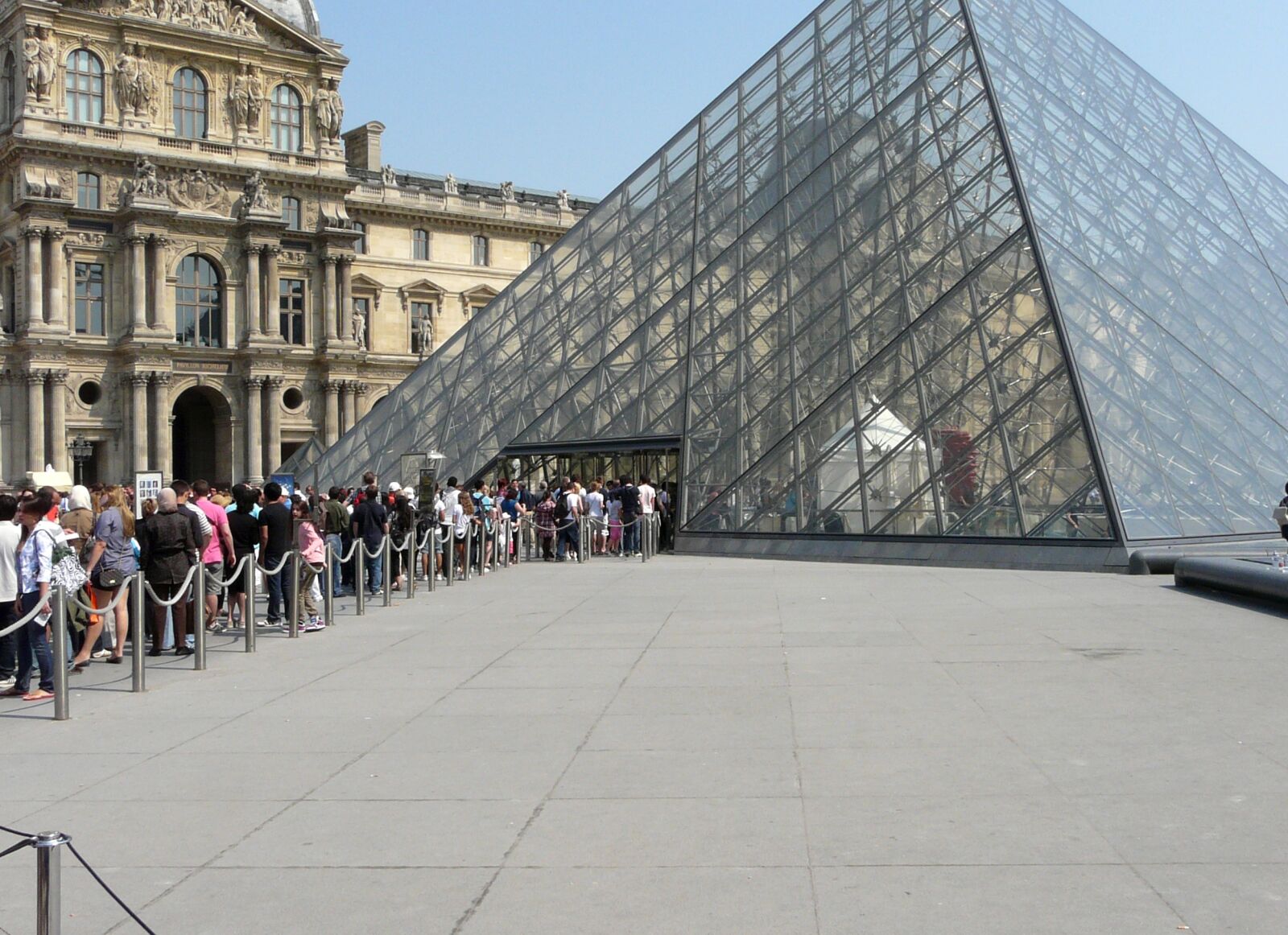 Panasonic DMC-FZ18 sample photo. Louvre, museum, paris photography