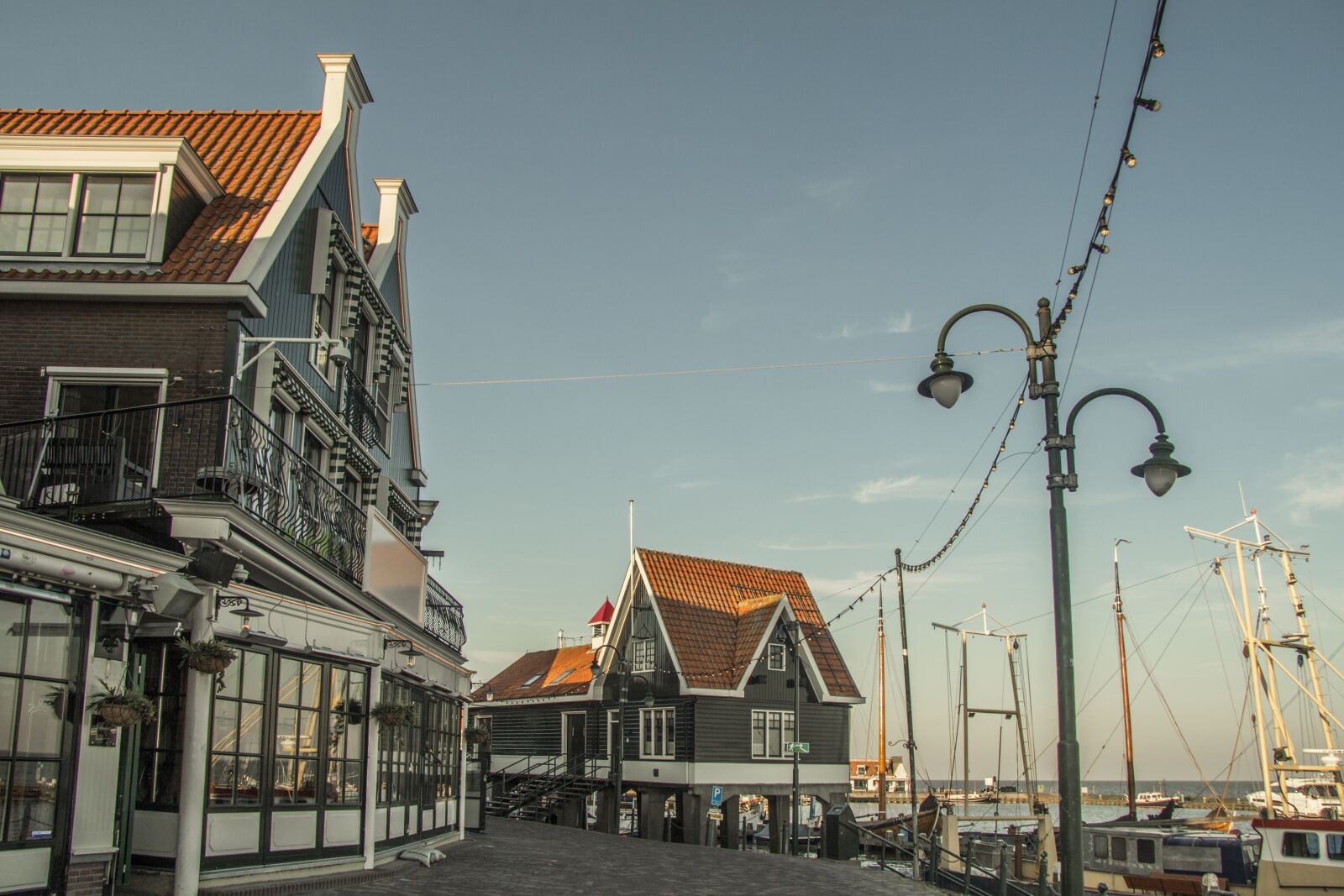 Canon EF-S 17-85mm F4-5.6 IS USM sample photo. Volendam, netherland, authentic photography