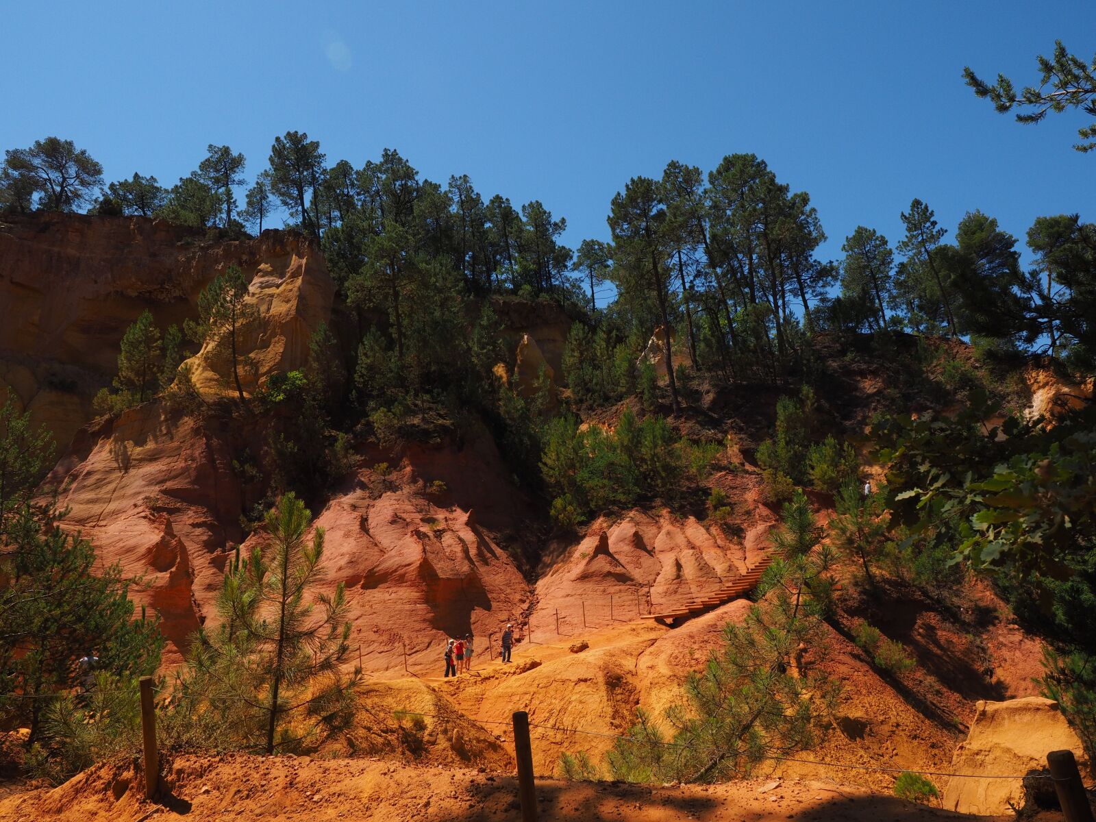 Olympus OM-D E-M1 + Olympus M.Zuiko Digital ED 12-40mm F2.8 Pro sample photo. Ocher rocks, ocher, ocher photography
