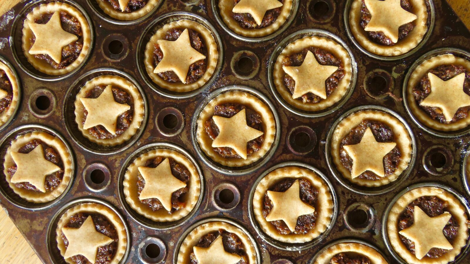 Canon PowerShot SX710 HS sample photo. Mince pies, christmas, baking photography