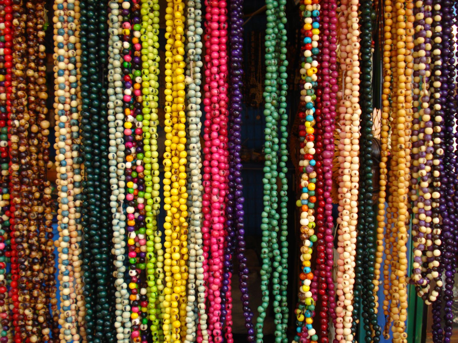 Sony DSC-W35 sample photo. Necklaces, bahia, texture photography