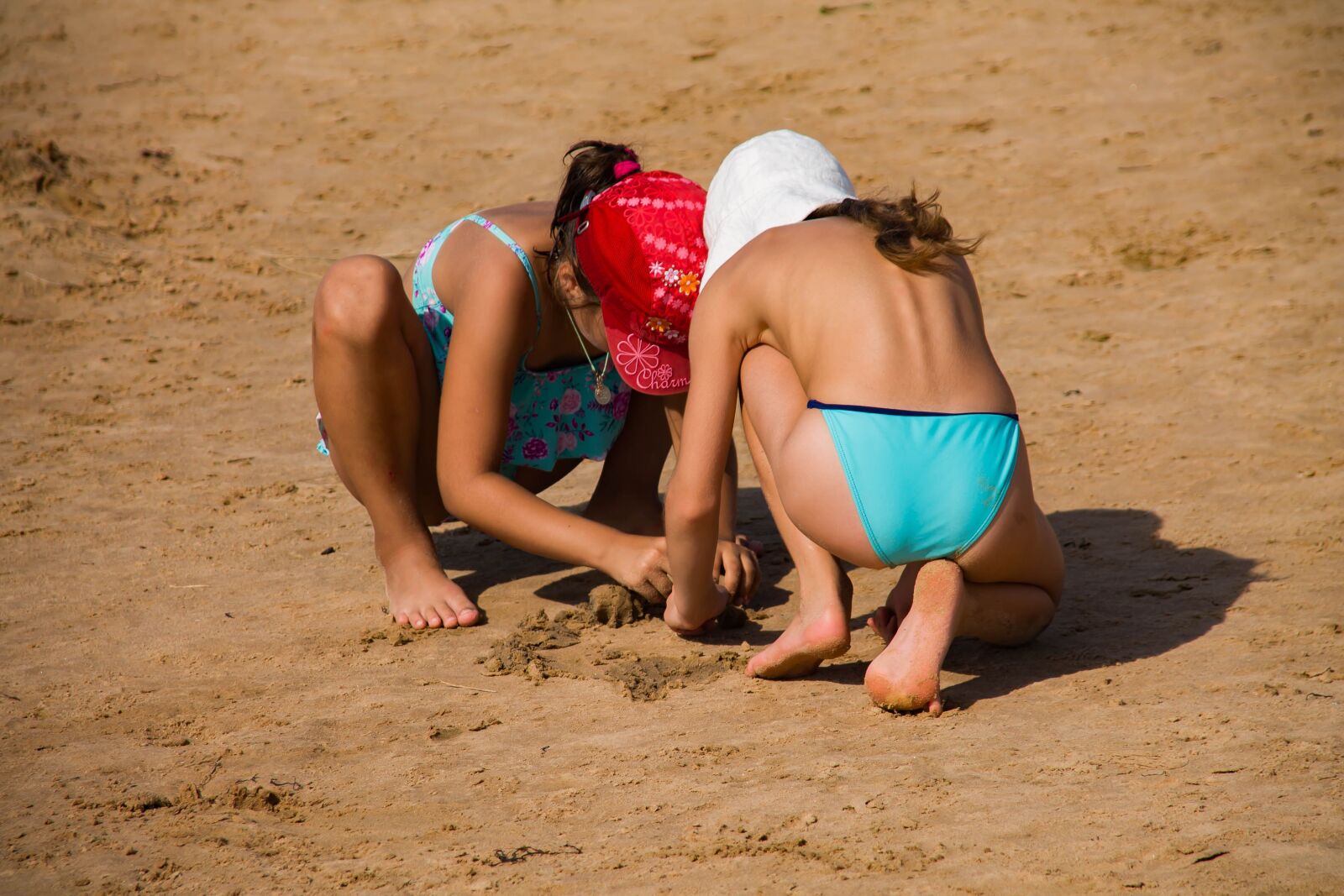 Canon EOS 1100D (EOS Rebel T3 / EOS Kiss X50) sample photo. Kids, sand, beach photography
