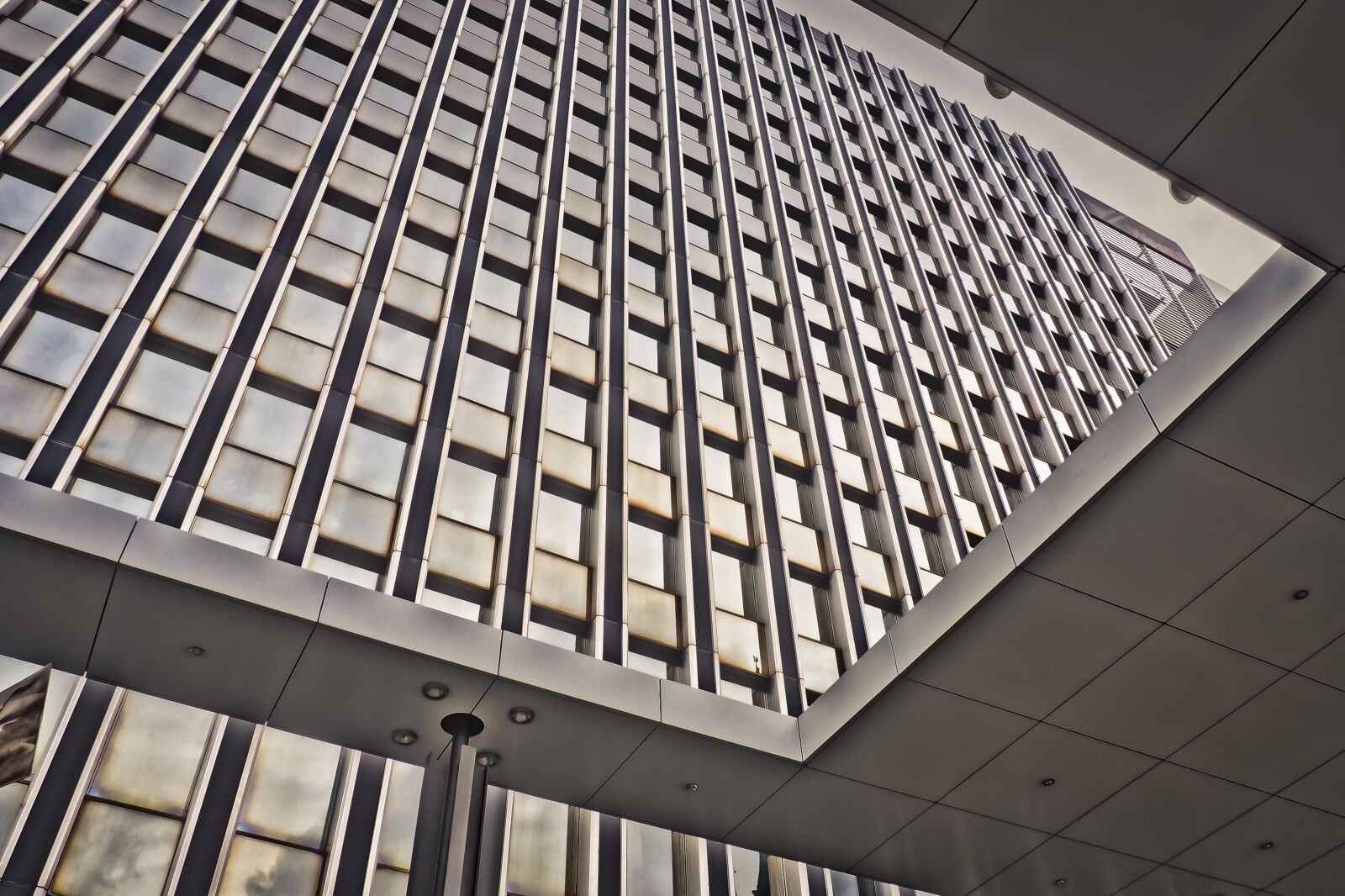 Olympus OM-D E-M10 sample photo. Glass, architecture, modern photography