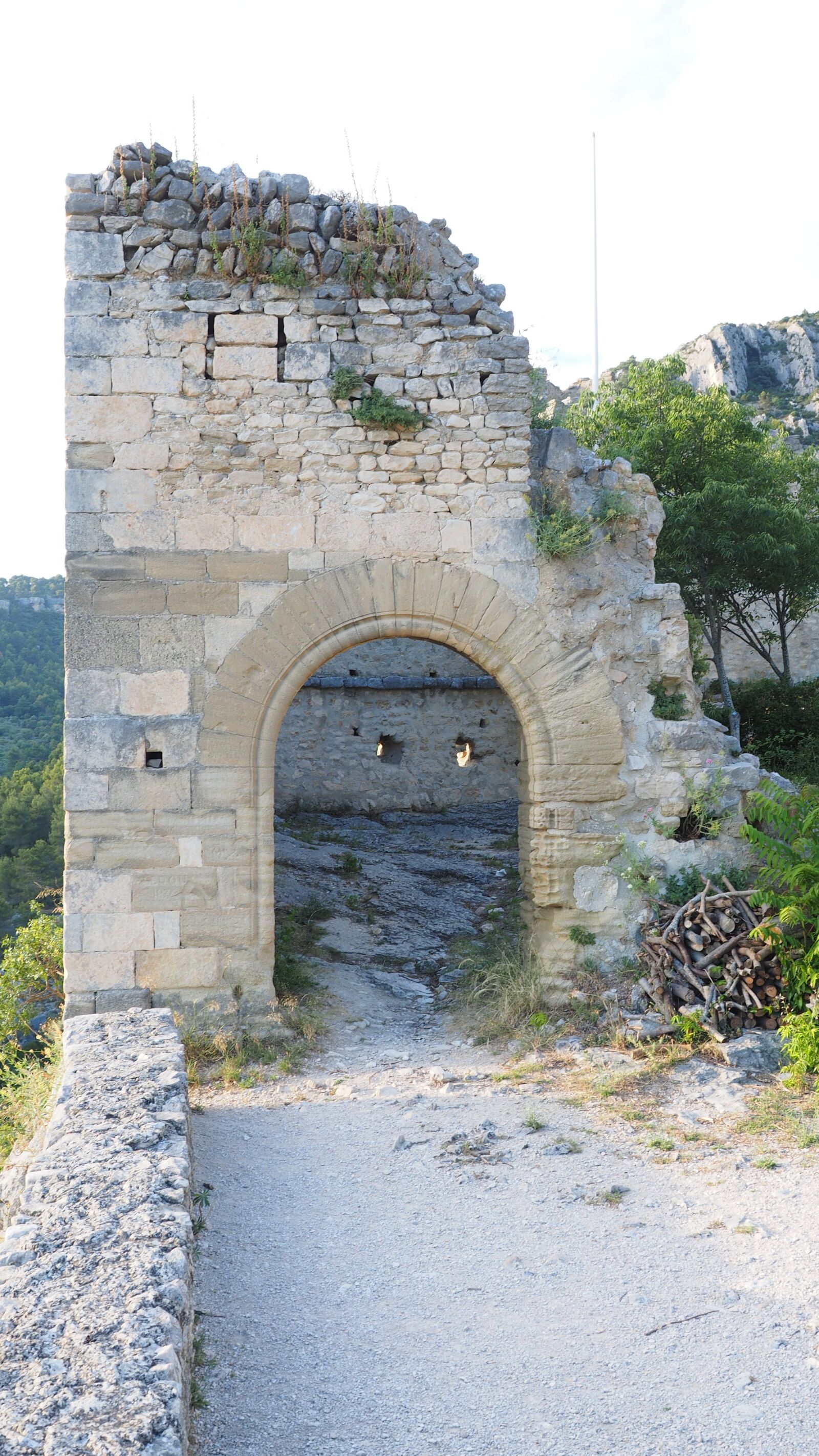 Olympus OM-D E-M1 + Olympus M.Zuiko Digital ED 12-40mm F2.8 Pro sample photo. Ruin, castle, ruin of photography