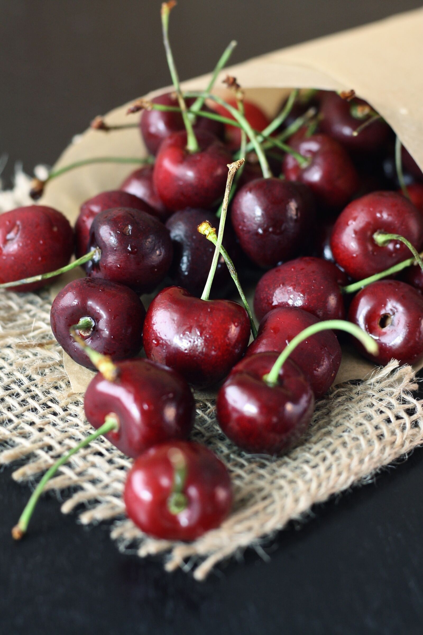 Canon EOS 1000D (EOS Digital Rebel XS / EOS Kiss F) sample photo. Cherry, red, macro photography