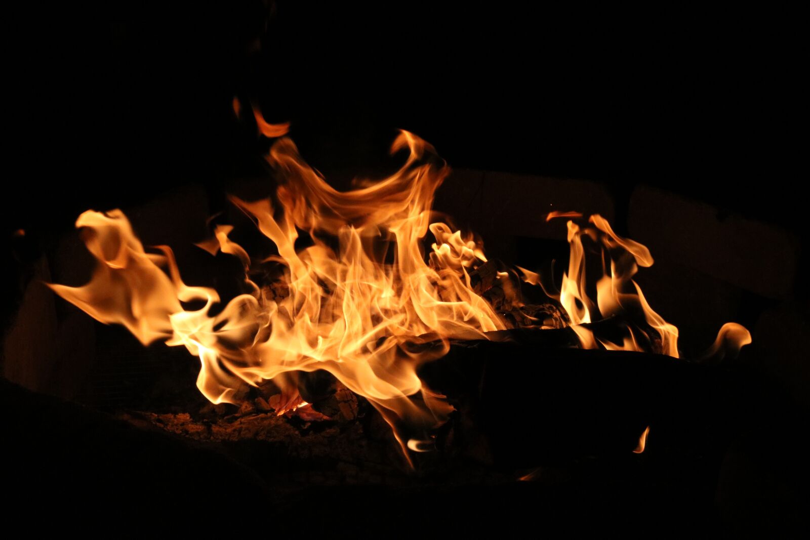 Canon EOS 750D (EOS Rebel T6i / EOS Kiss X8i) sample photo. Fire, outdoor, camping photography