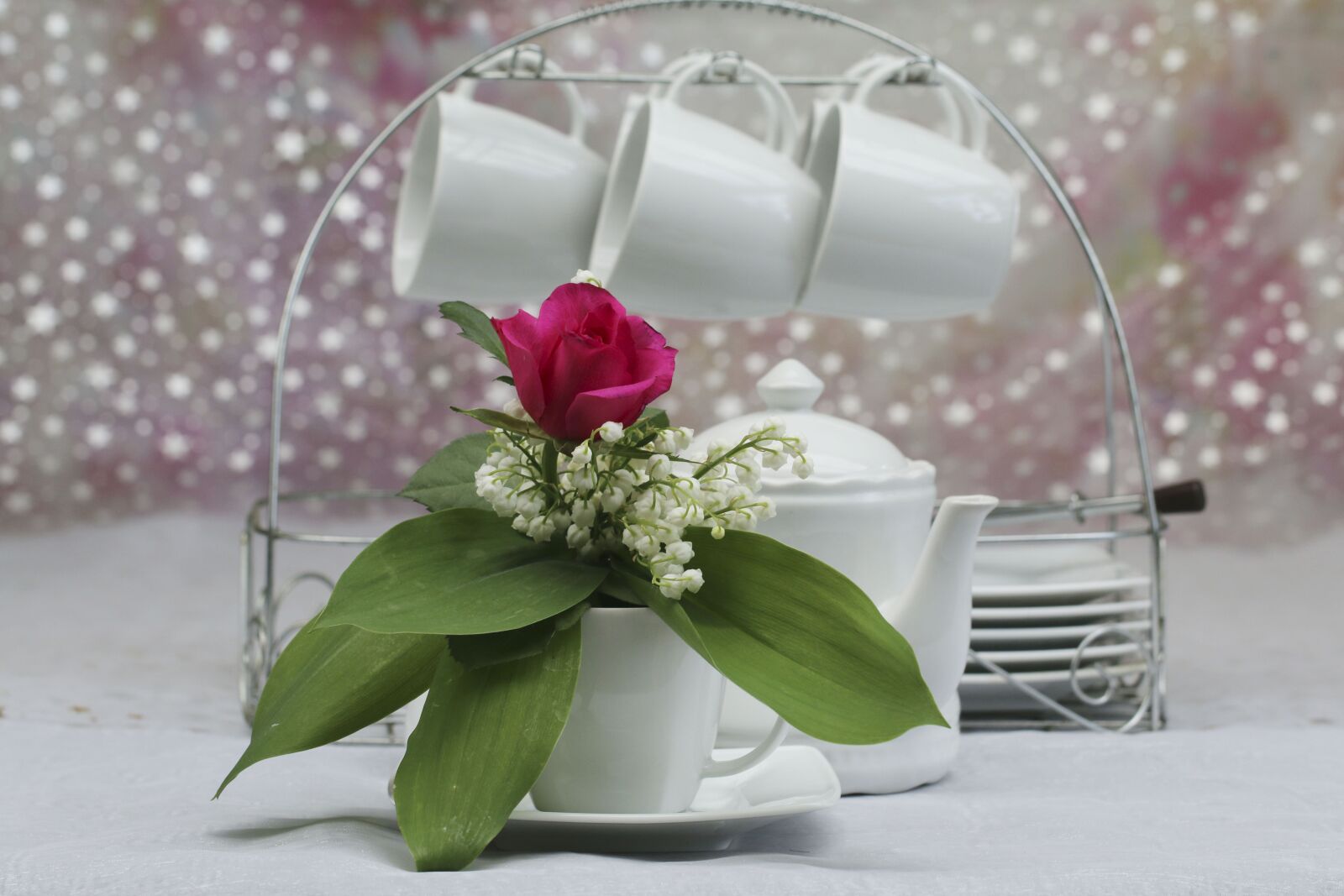 Canon EOS 70D sample photo. Bouquet, cups, decoration photography