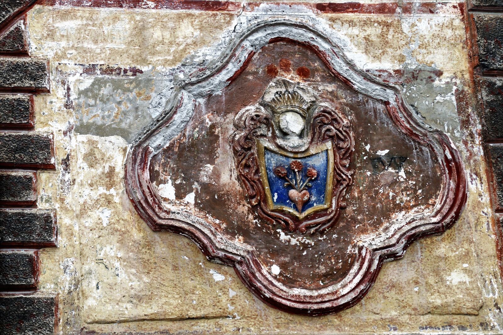 Canon EOS 80D sample photo. Coat of arms, old photography