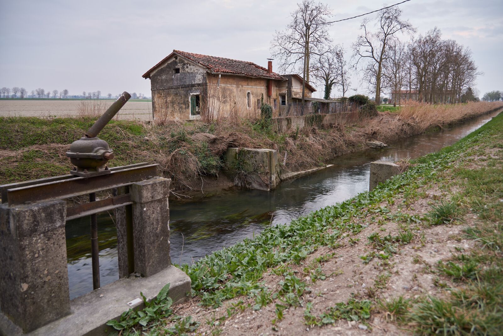 Nikon D810 sample photo. Channel, house, dam photography