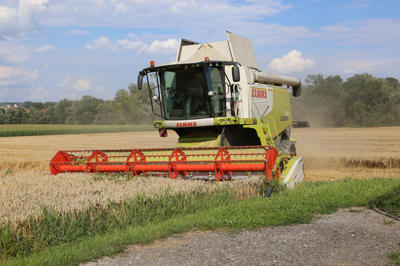 Canon EF 24-105mm F4L IS USM sample photo. Combine harvester, harvest, agriculture photography