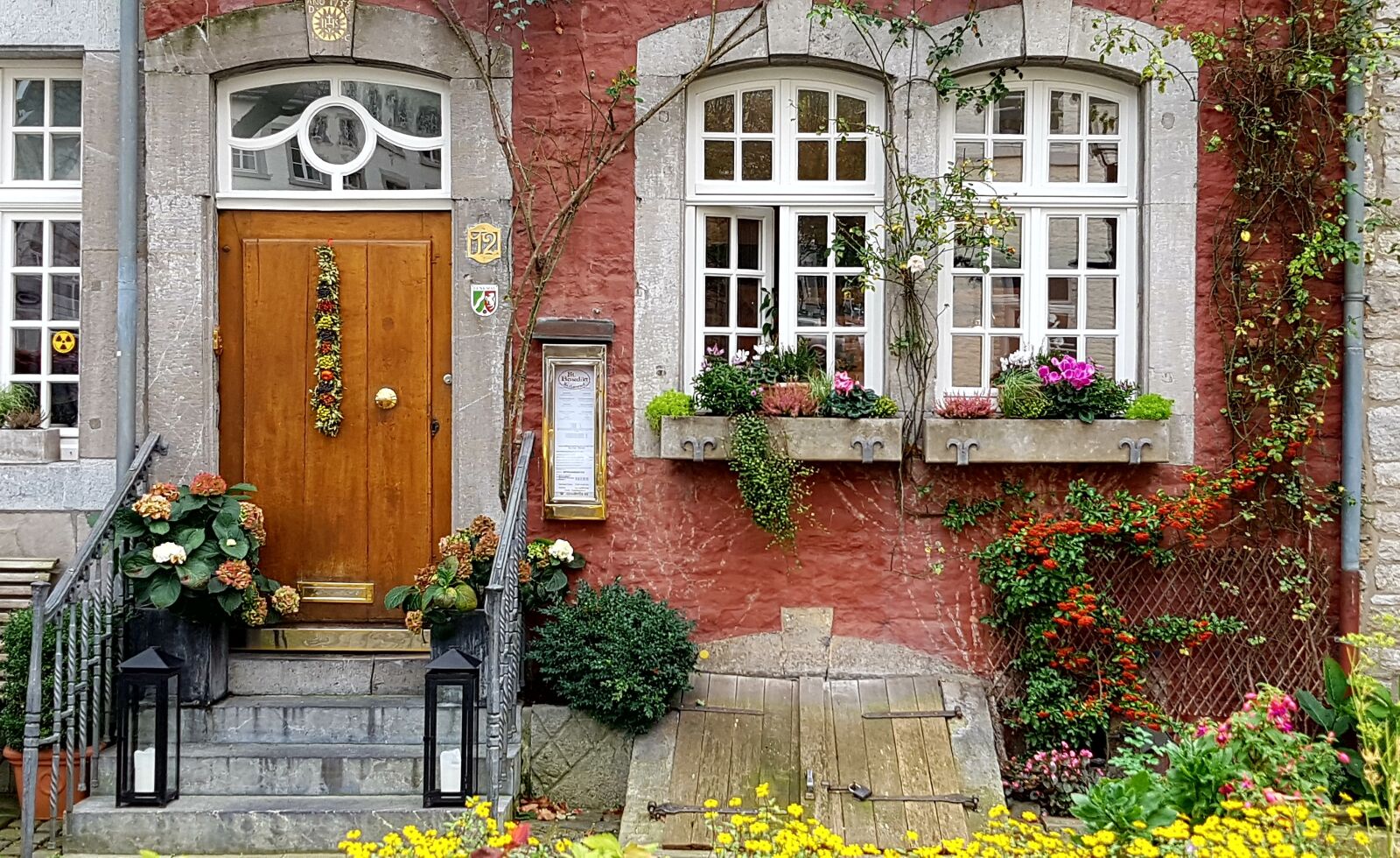 Samsung Galaxy S7 sample photo. House, window, architecture photography