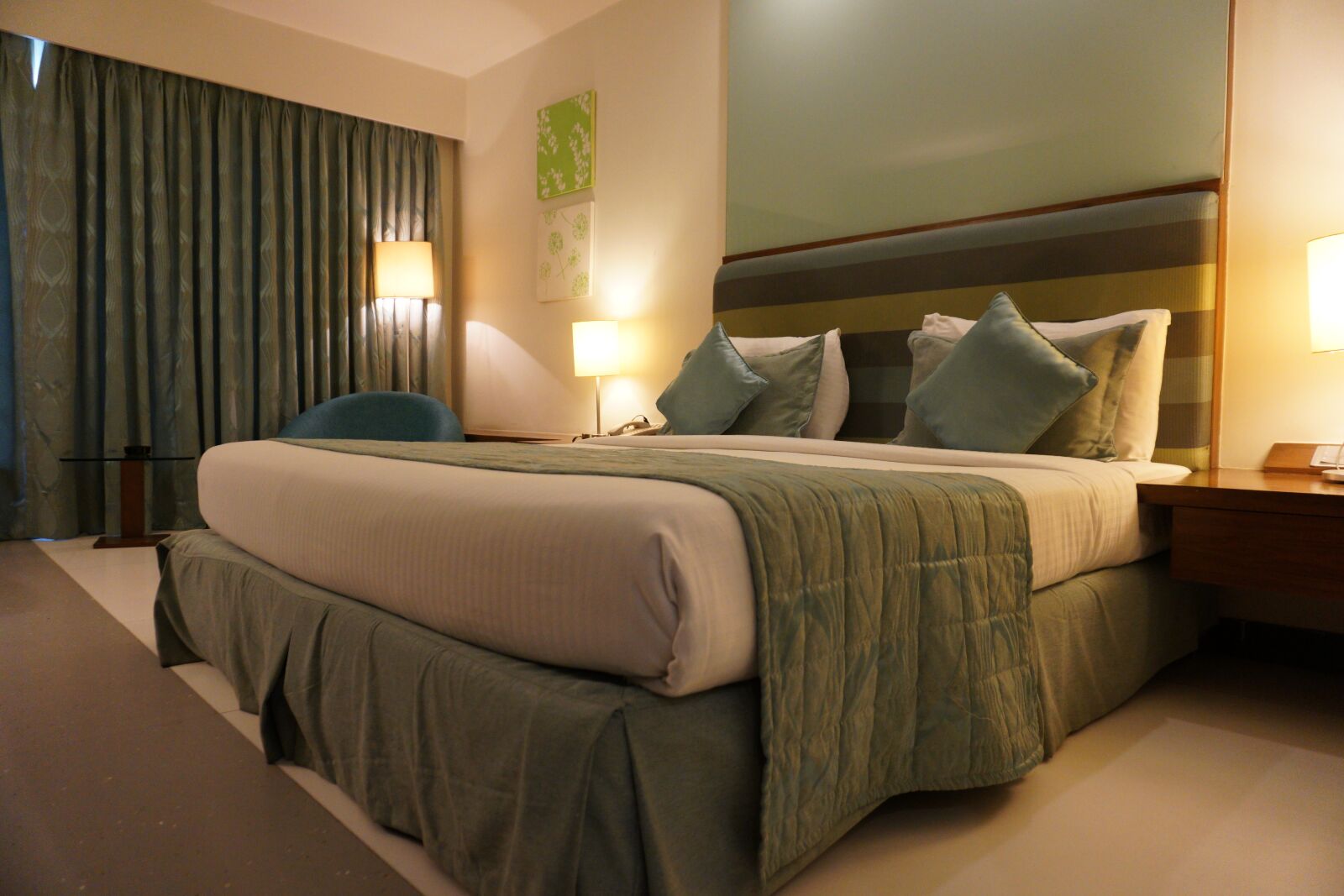 Sony a6300 sample photo. Hotel, room, curtain photography