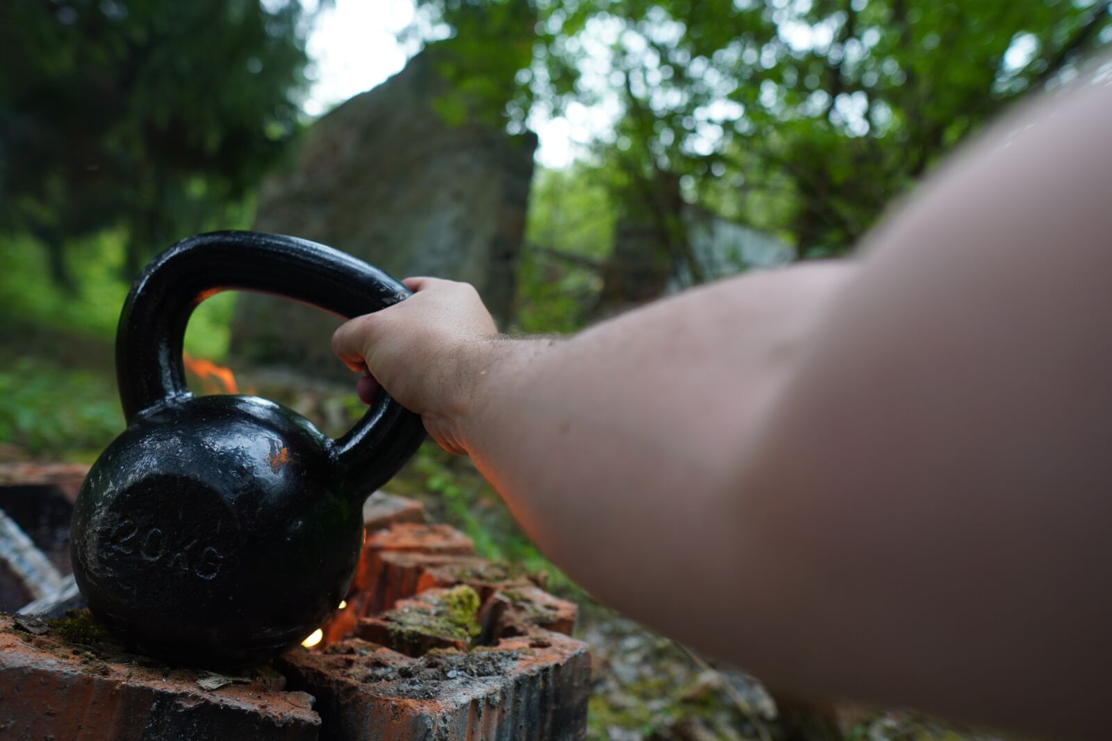 Sony a6400 + Sigma 16mm F1.4 DC DN | C sample photo. Kettlebell, exercise, sport photography
