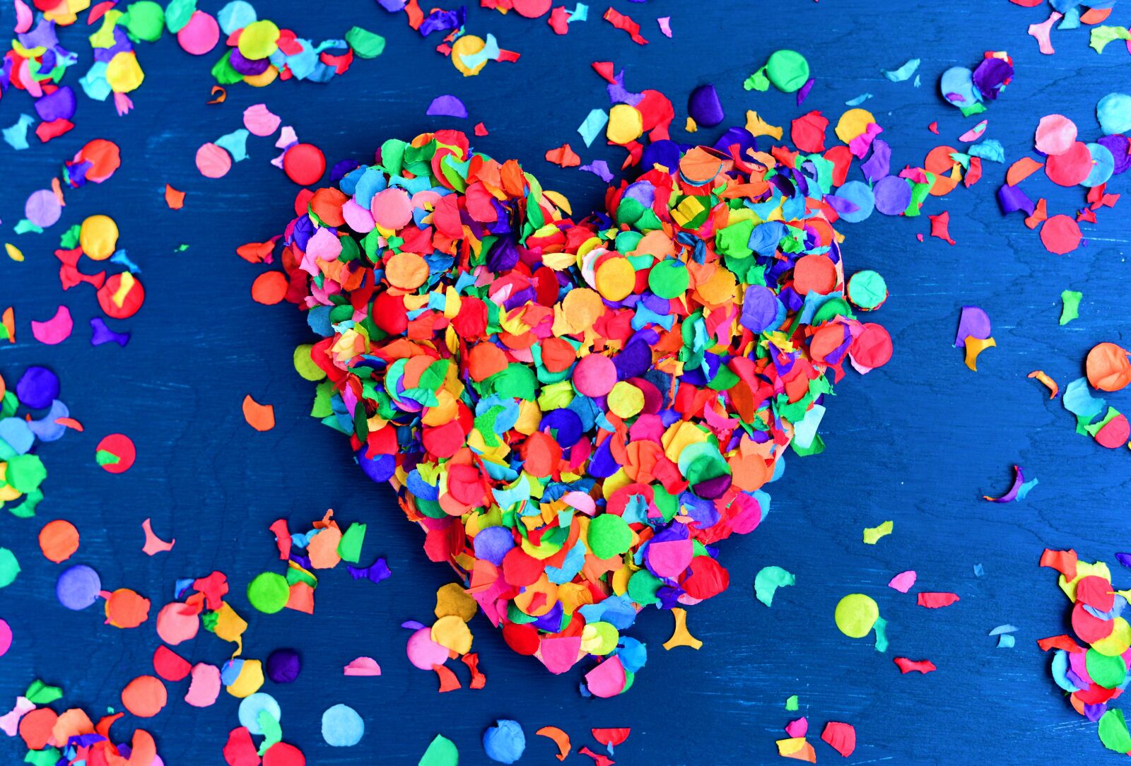Nikon D610 sample photo. Confetti, heart, colorful photography